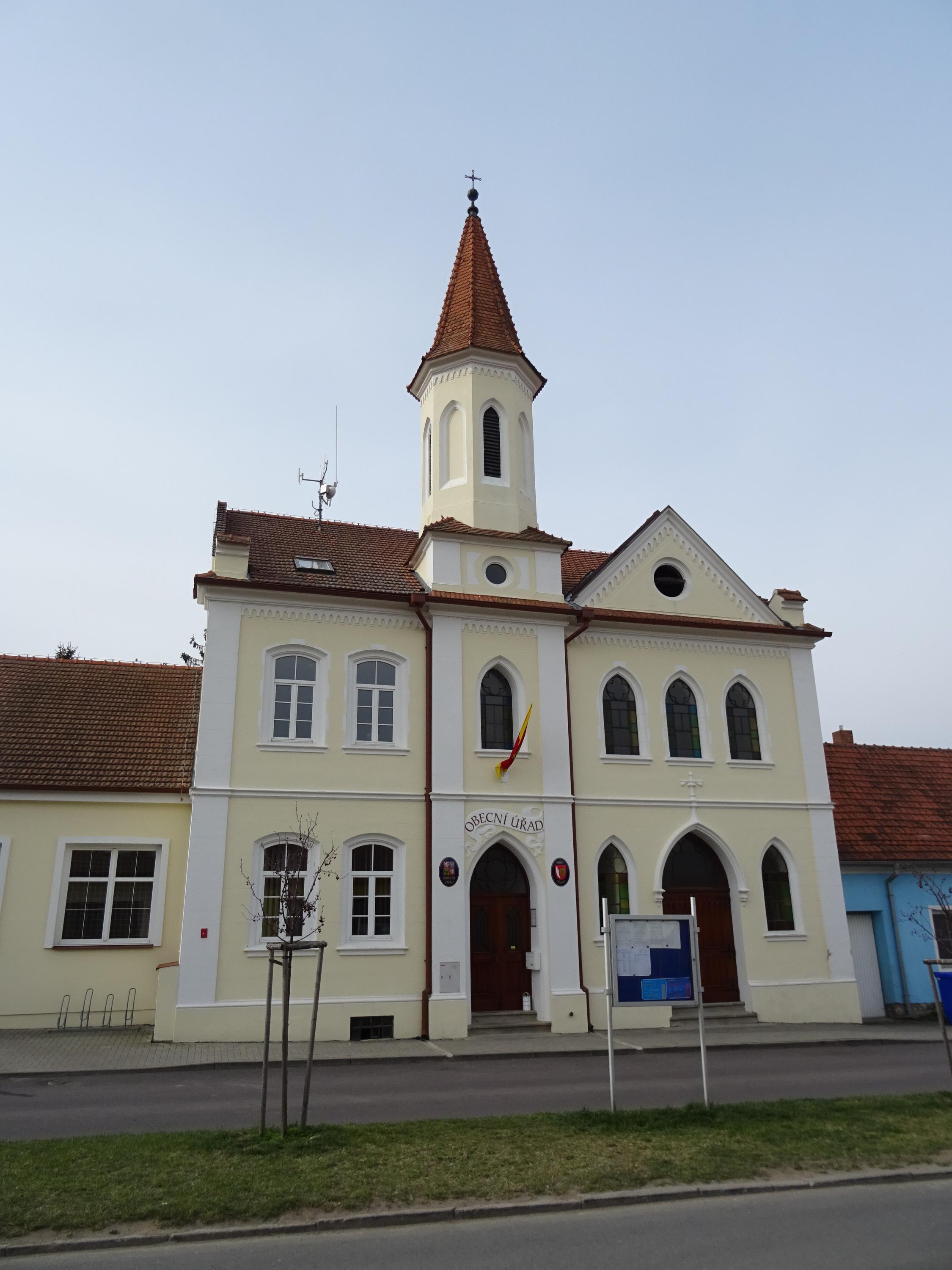 Perná - obecní úřad foto 3