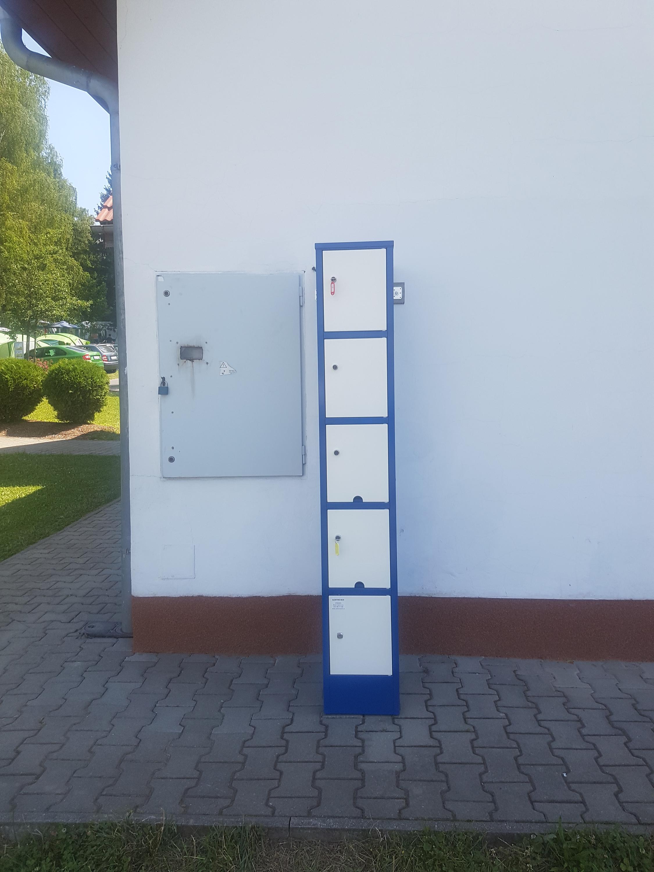 Nabíjecí stanice pro elektrokola a mobilní zařízení foto 2