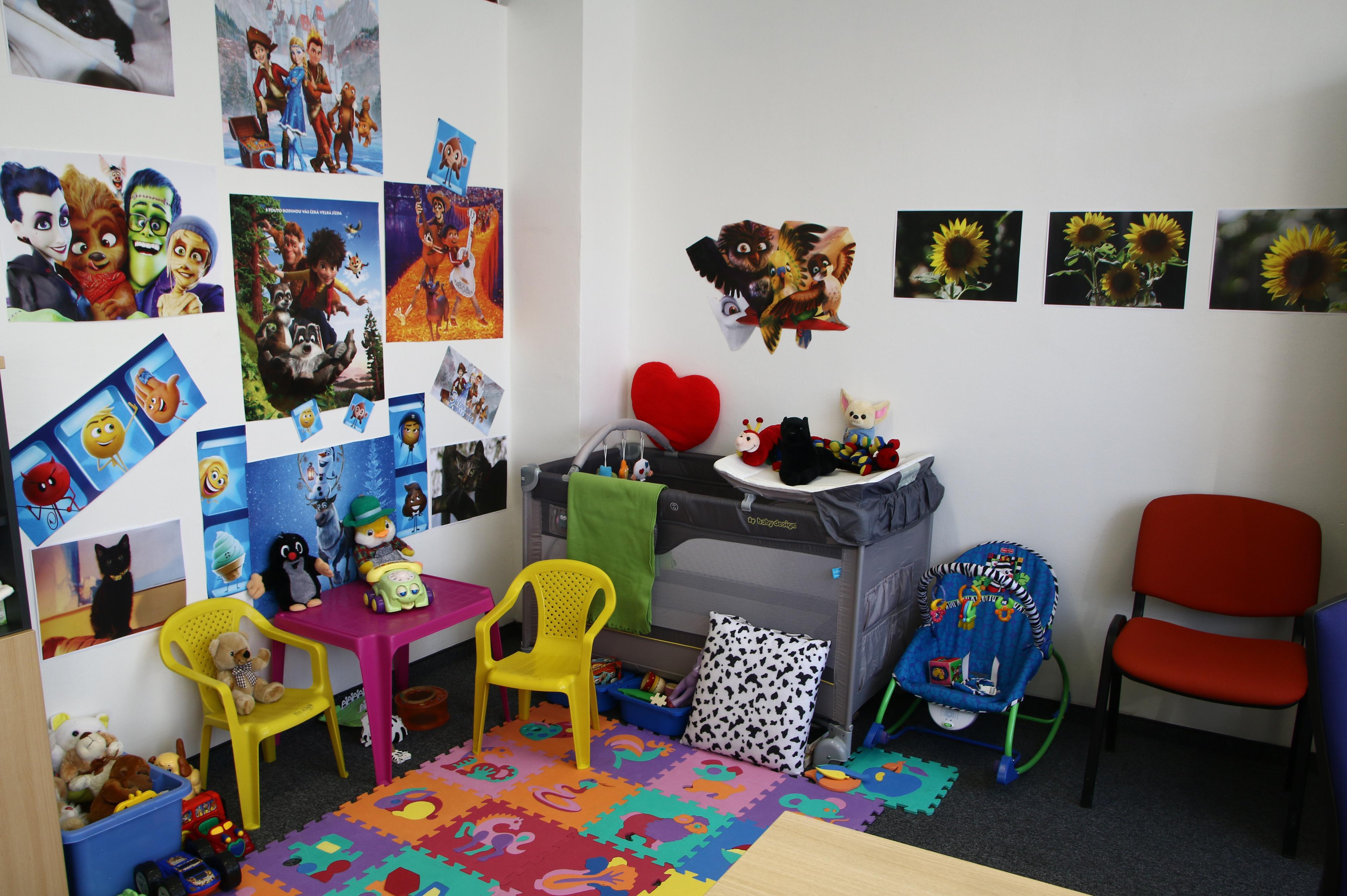 NÁHRADNÍ RODINY ÚK