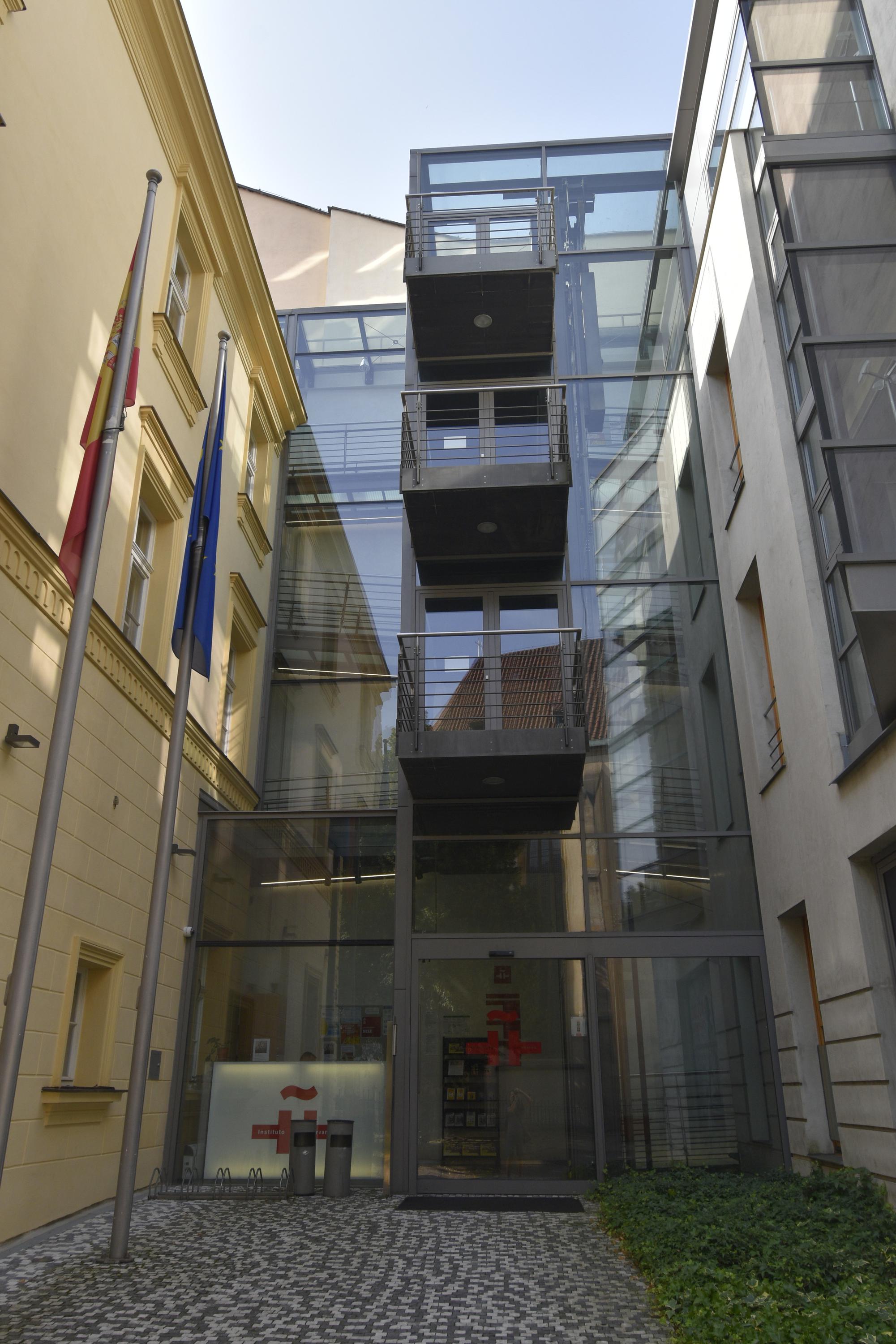 Velvyslanectví Španělska - Knihovna Institutu Cervantes foto 2