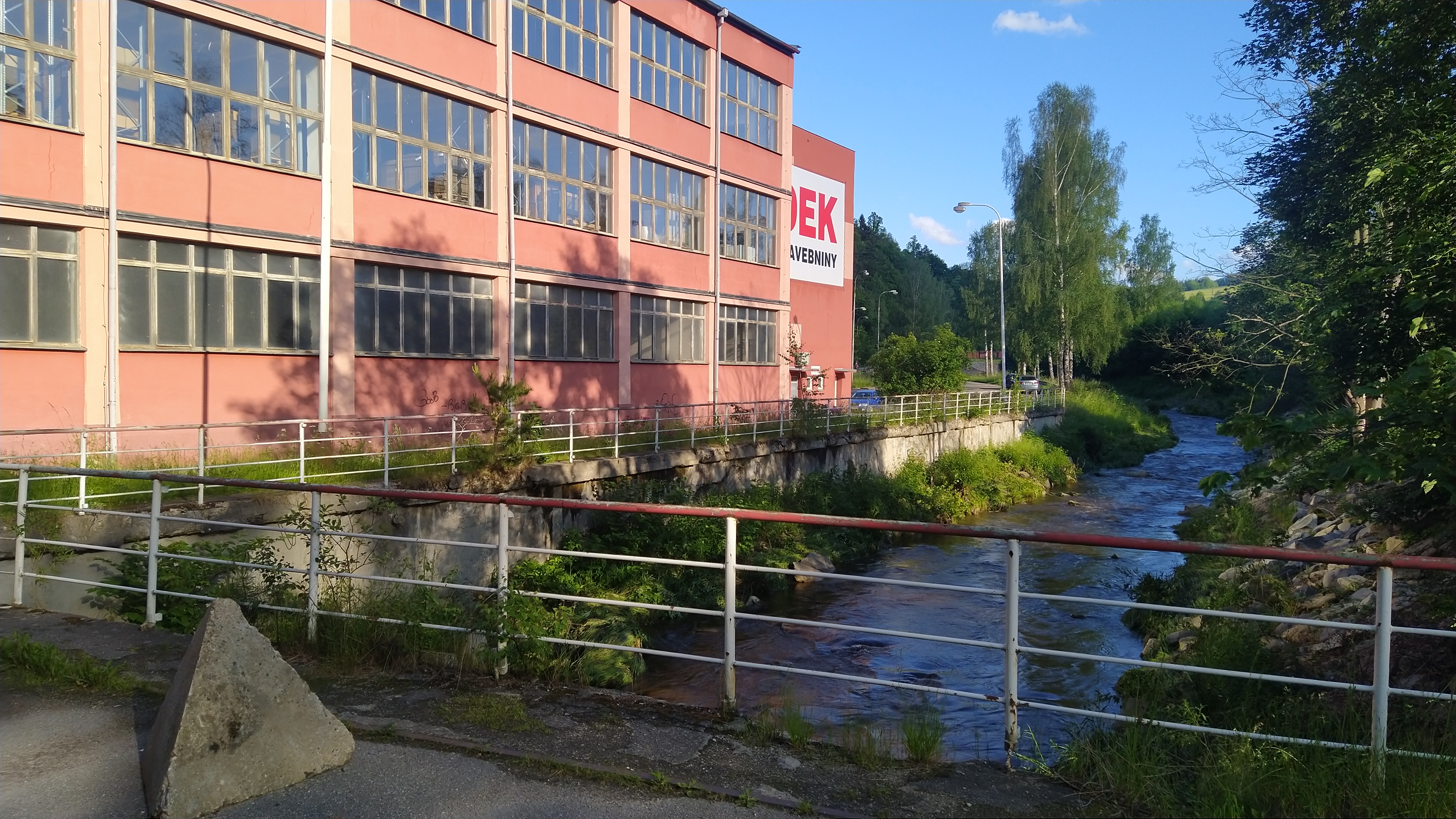 Stavebniny DEK foto 4