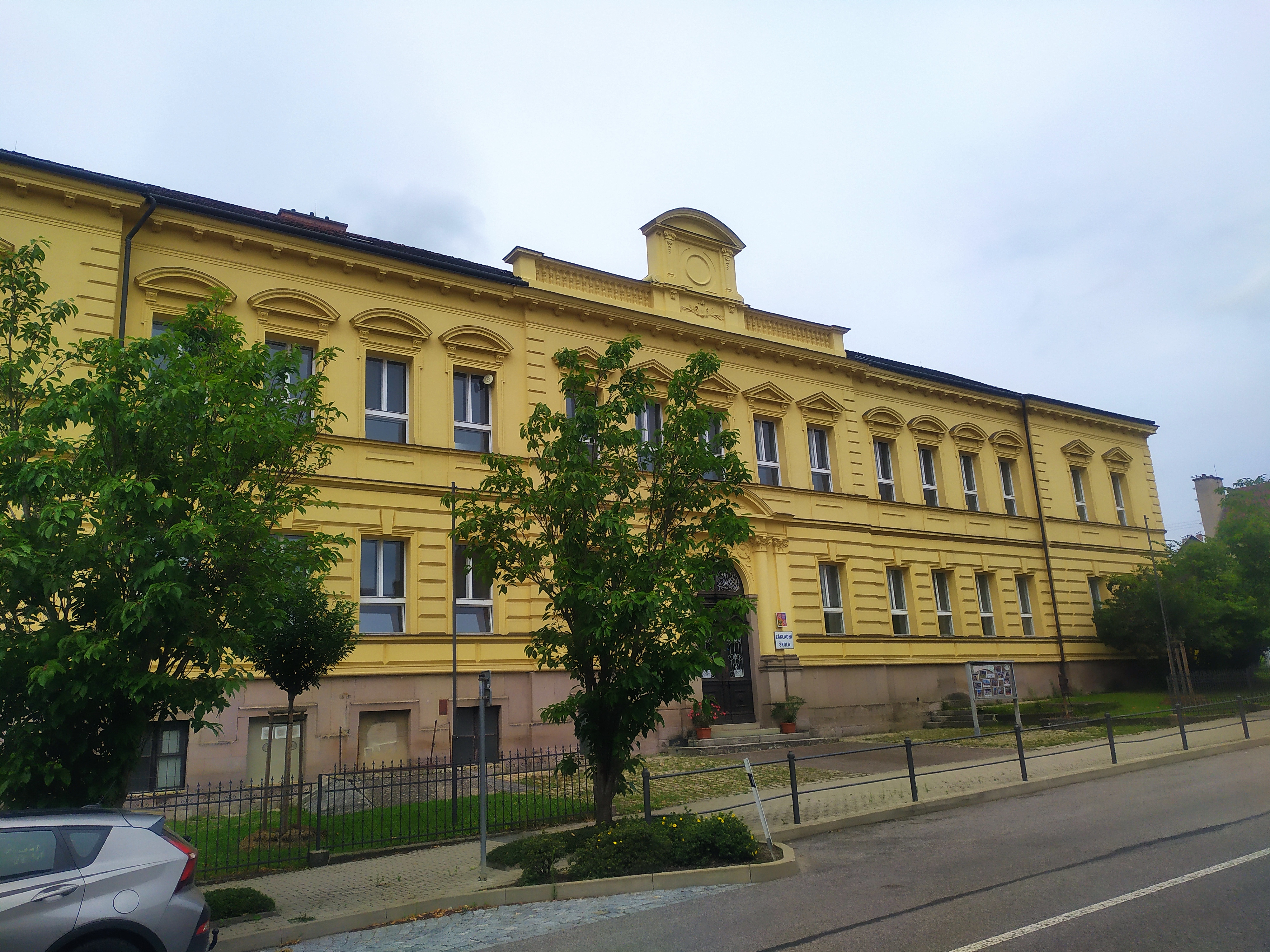 ZŠ Rovensko pod Troskami