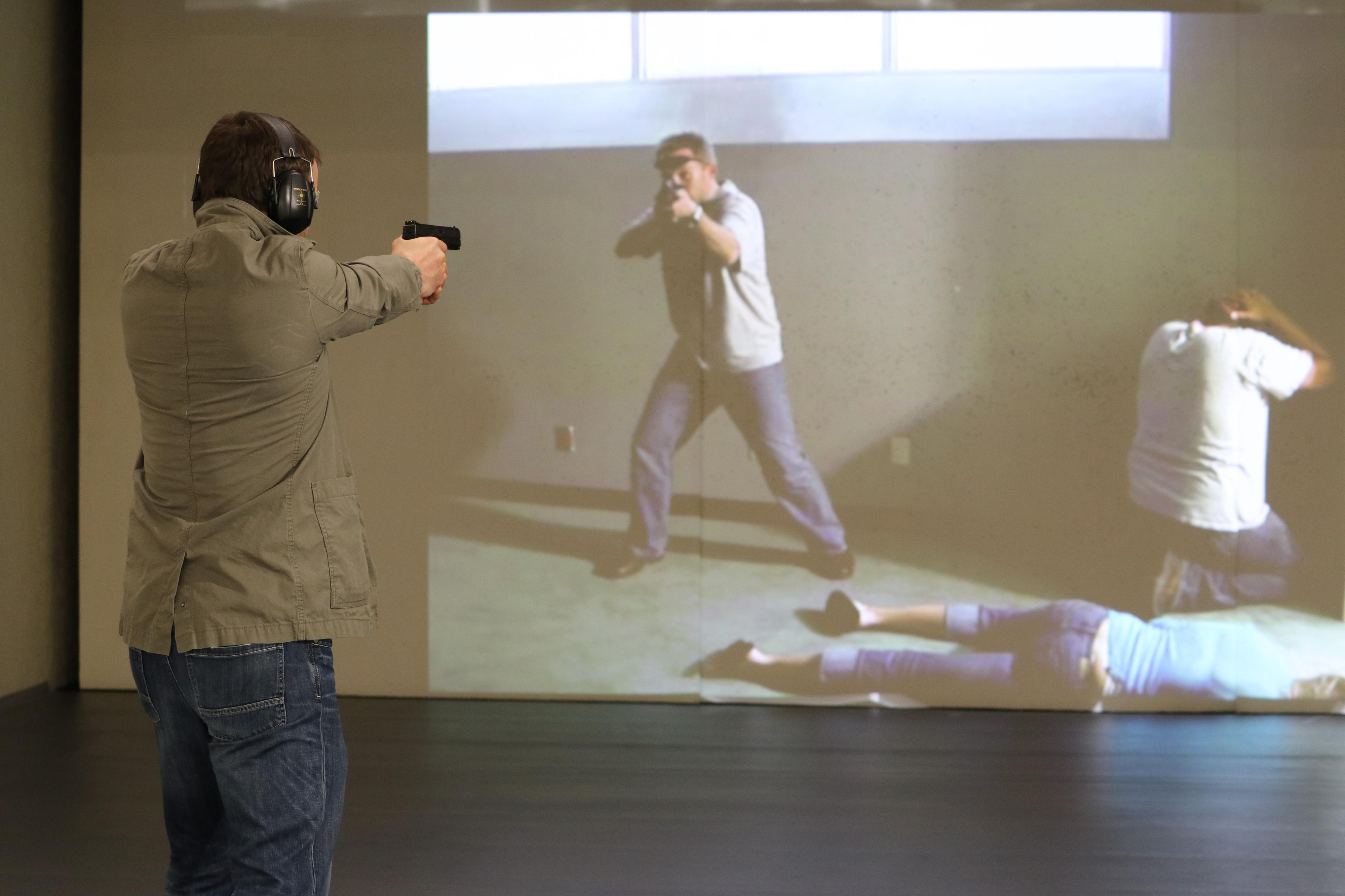 GUN CENTRUM - vnitřní střelnice s obchodem foto 4