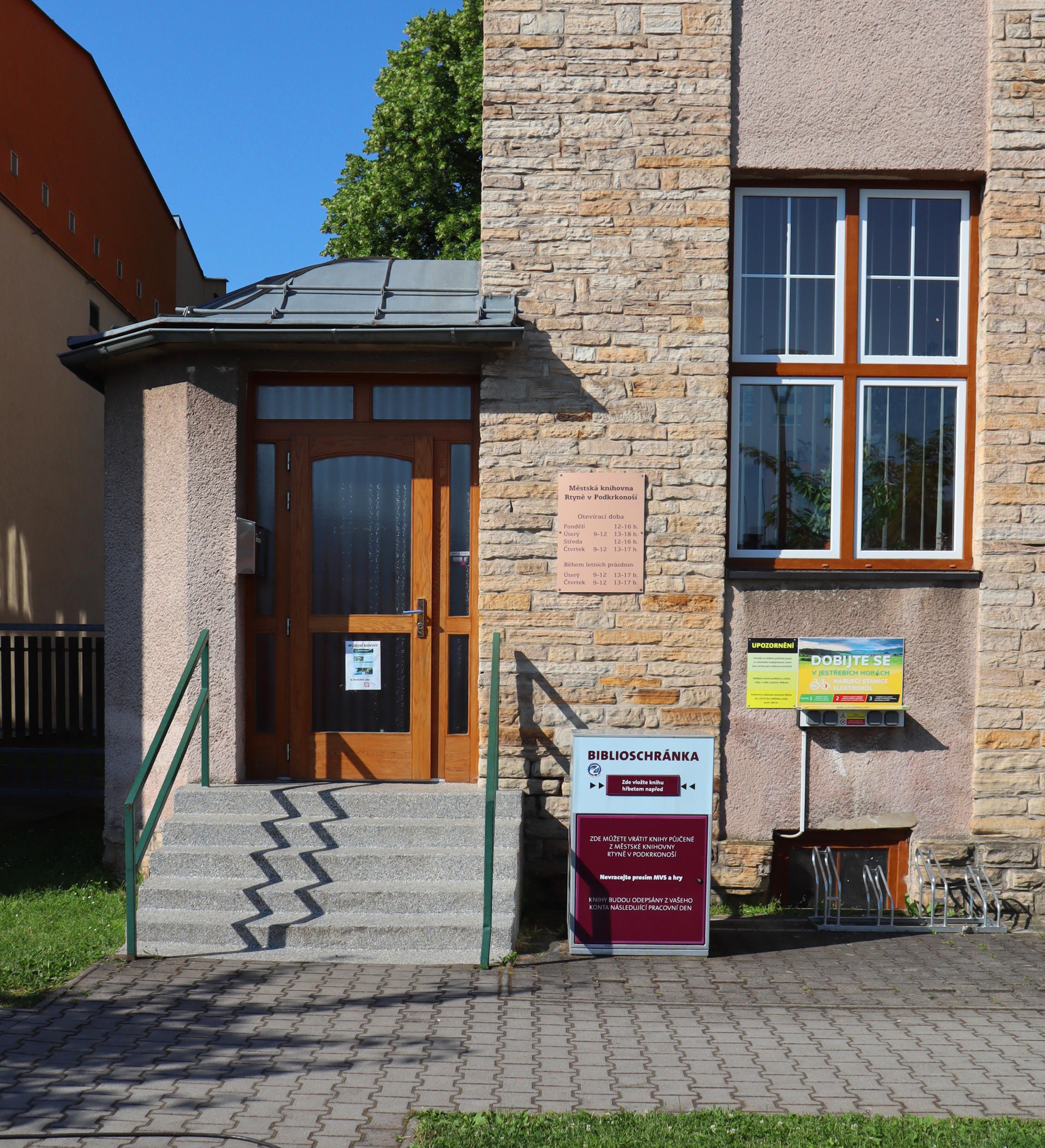 Městská knihovna Rtyně v Podkrkonoší foto 3