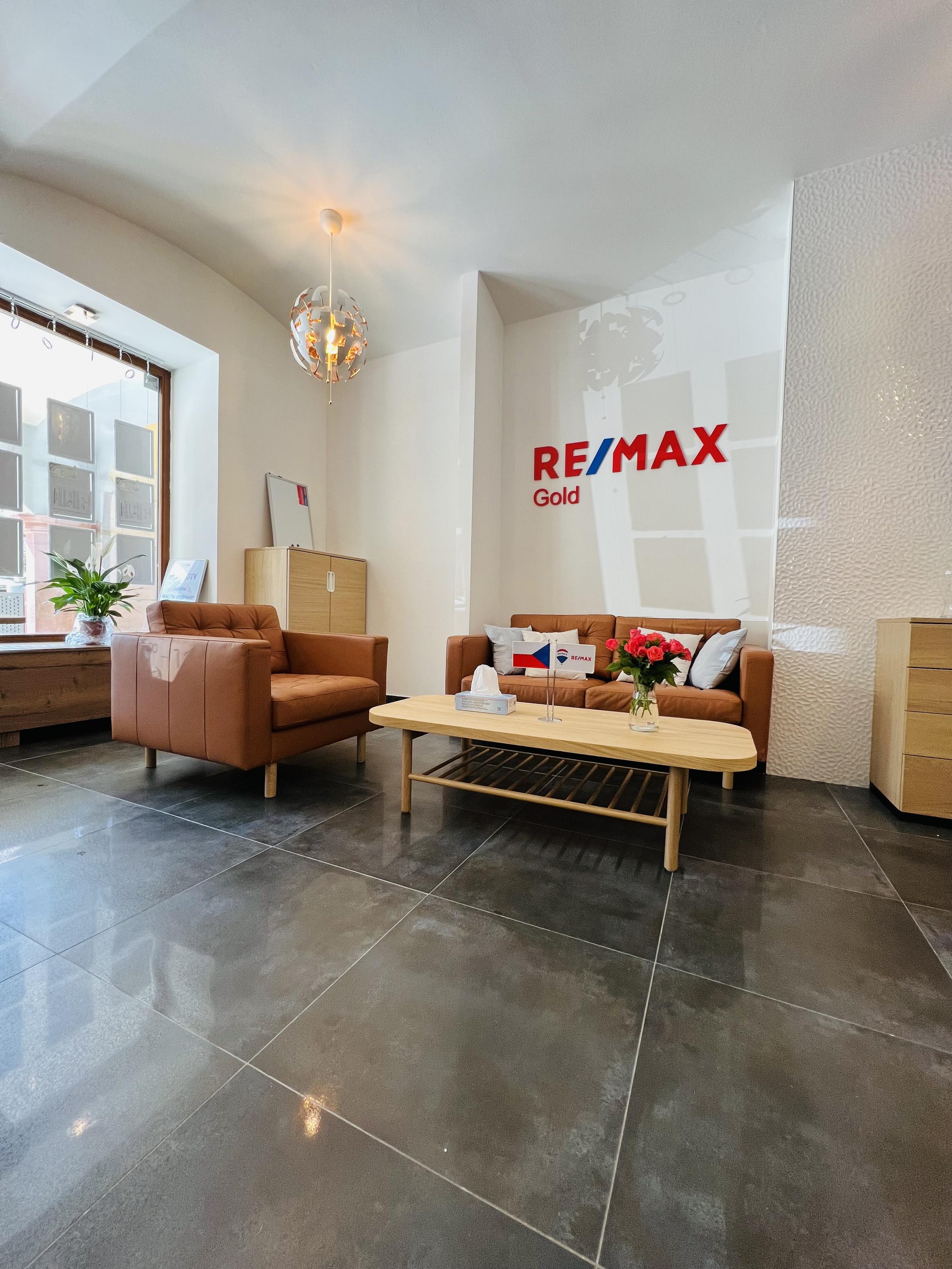 RE/MAX Gold 2 foto 3