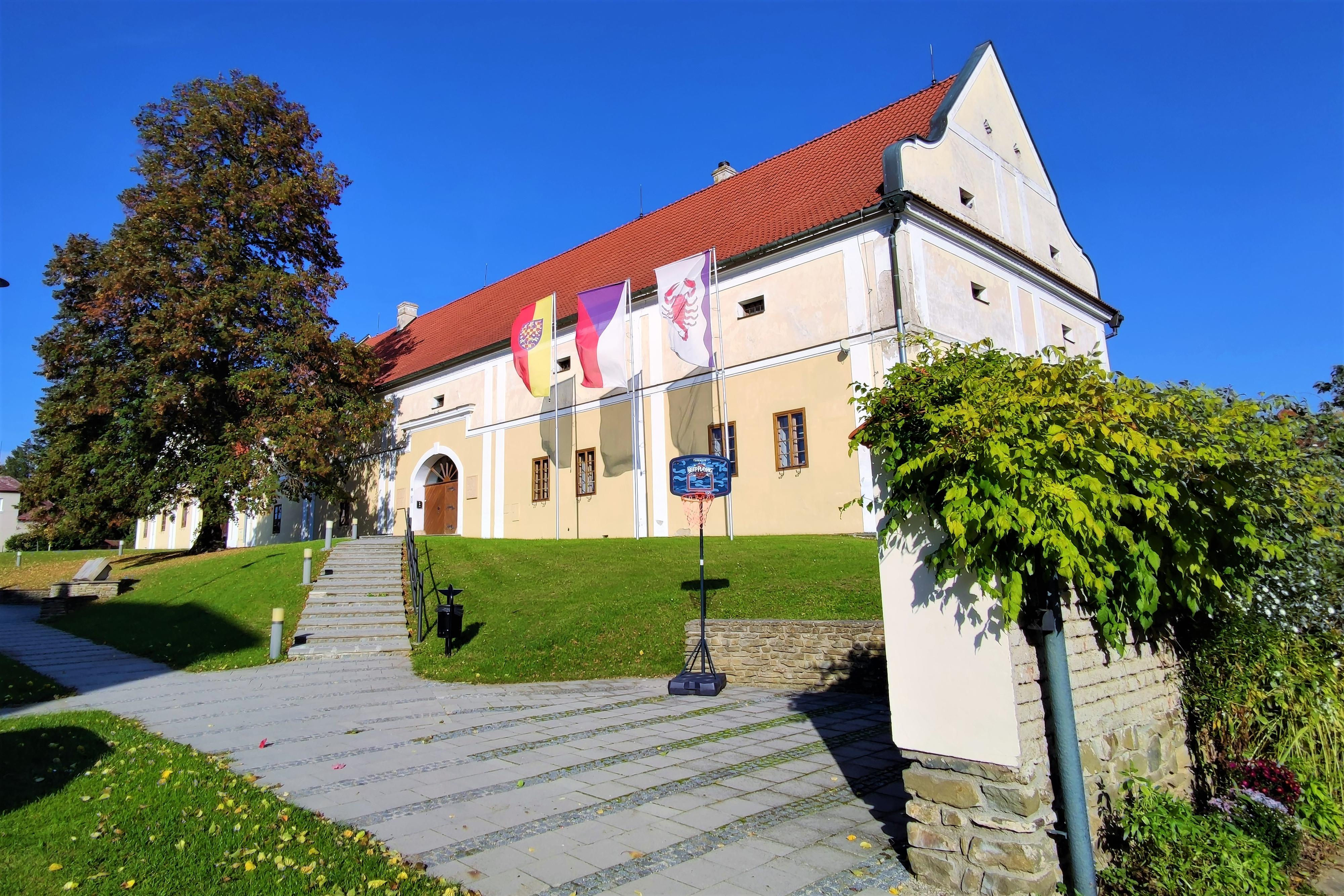 Slatinice - obecní úřad foto 3