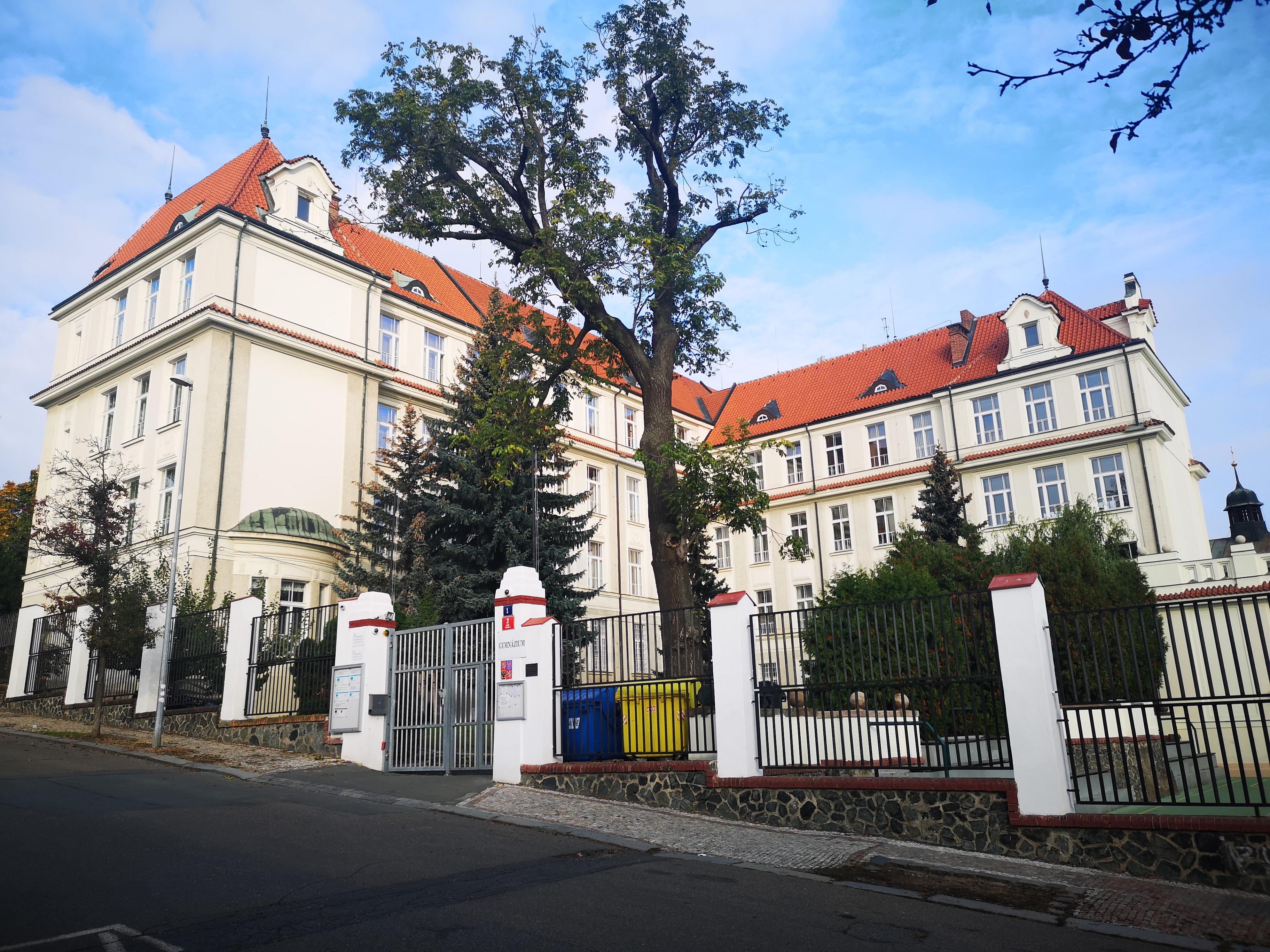 Gymnázium Praha 8, U Libeňského zámku foto 3