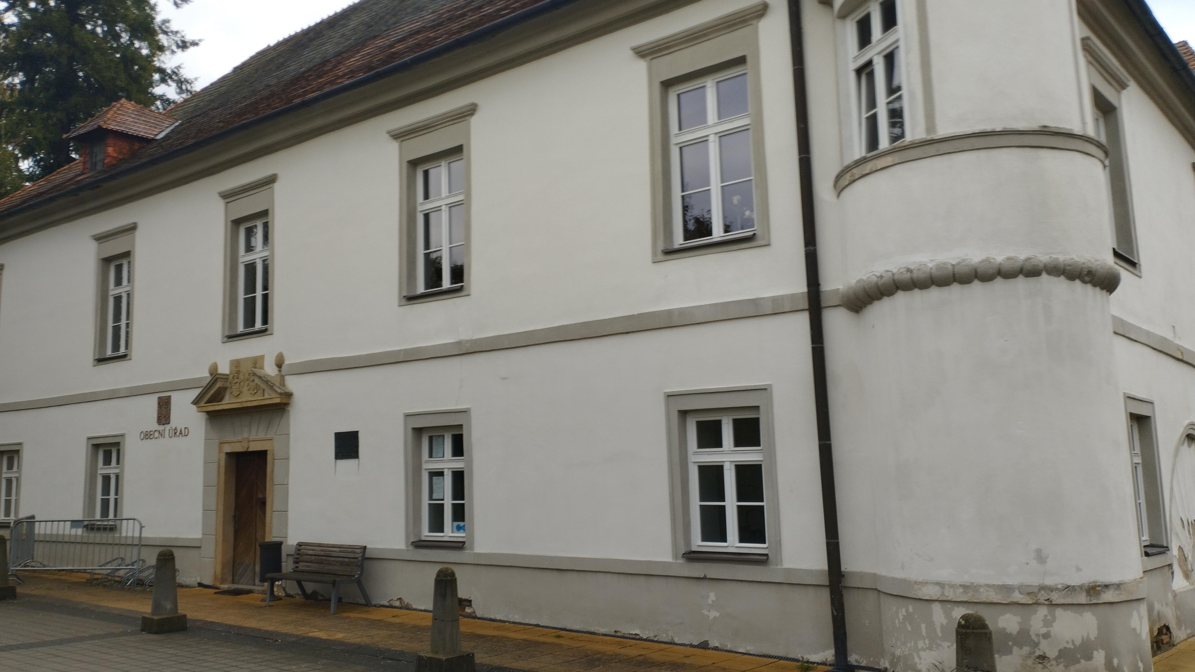 Březolupy - obecní úřad foto 2