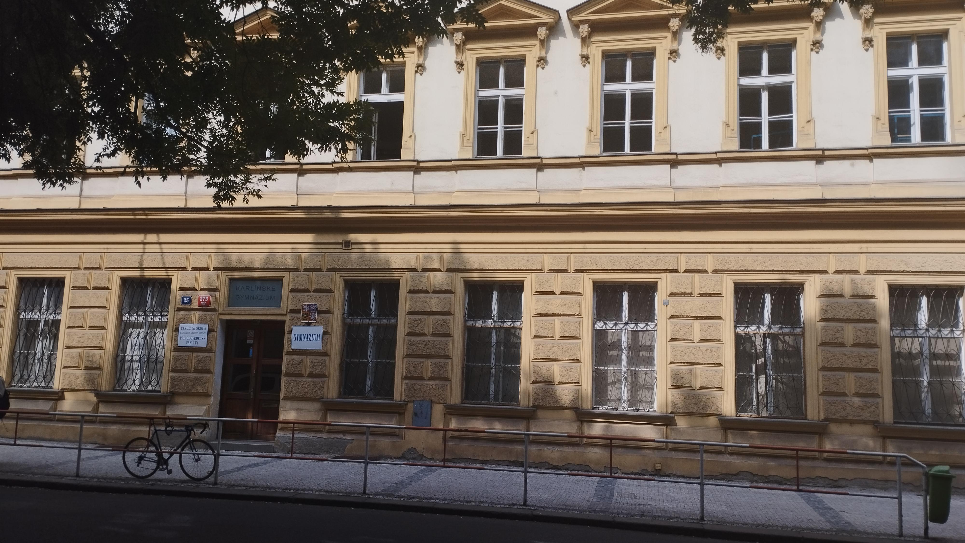 Karlínské gymnázium Praha foto 2