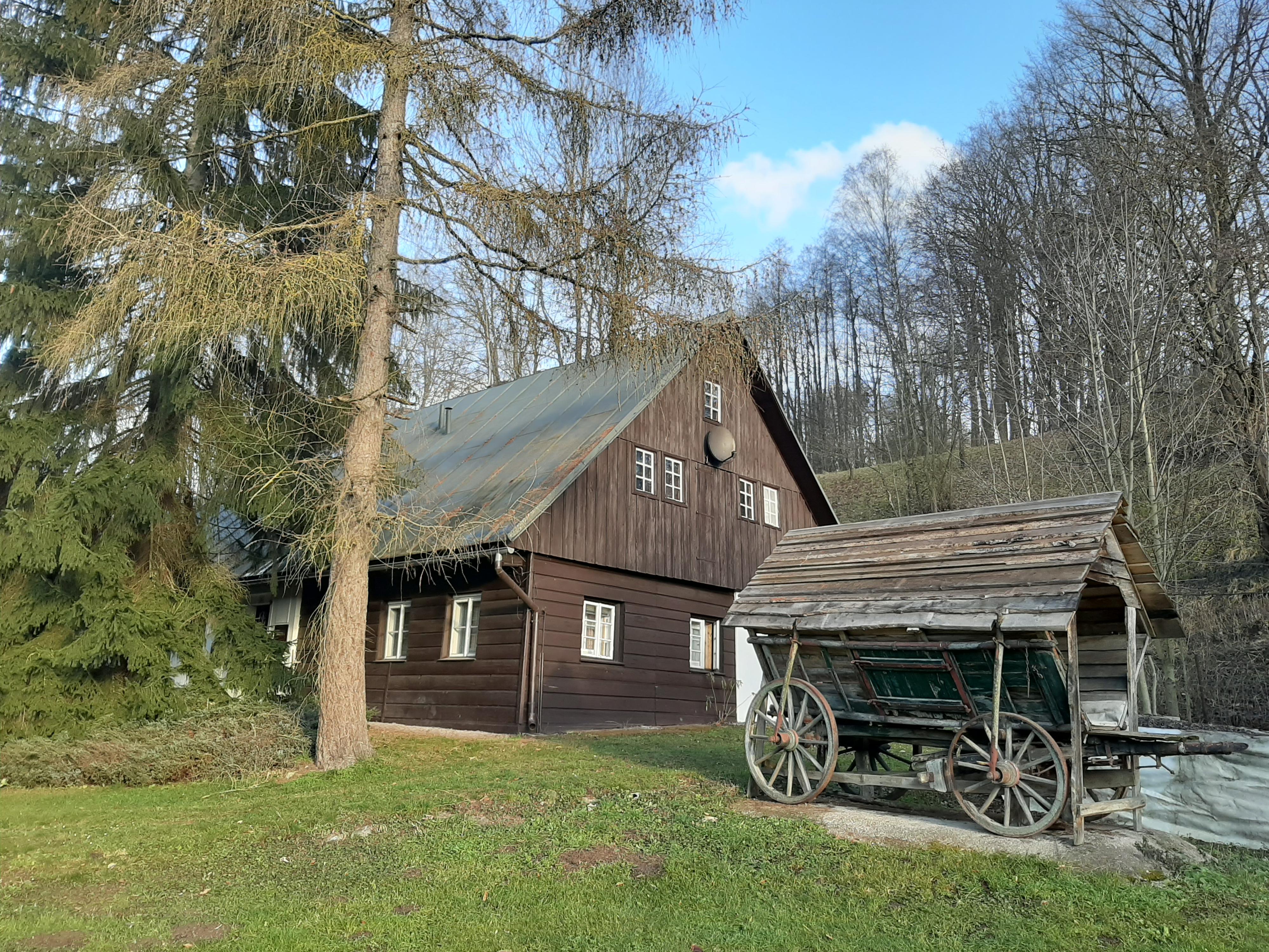 Chalupa za smrkem foto 2