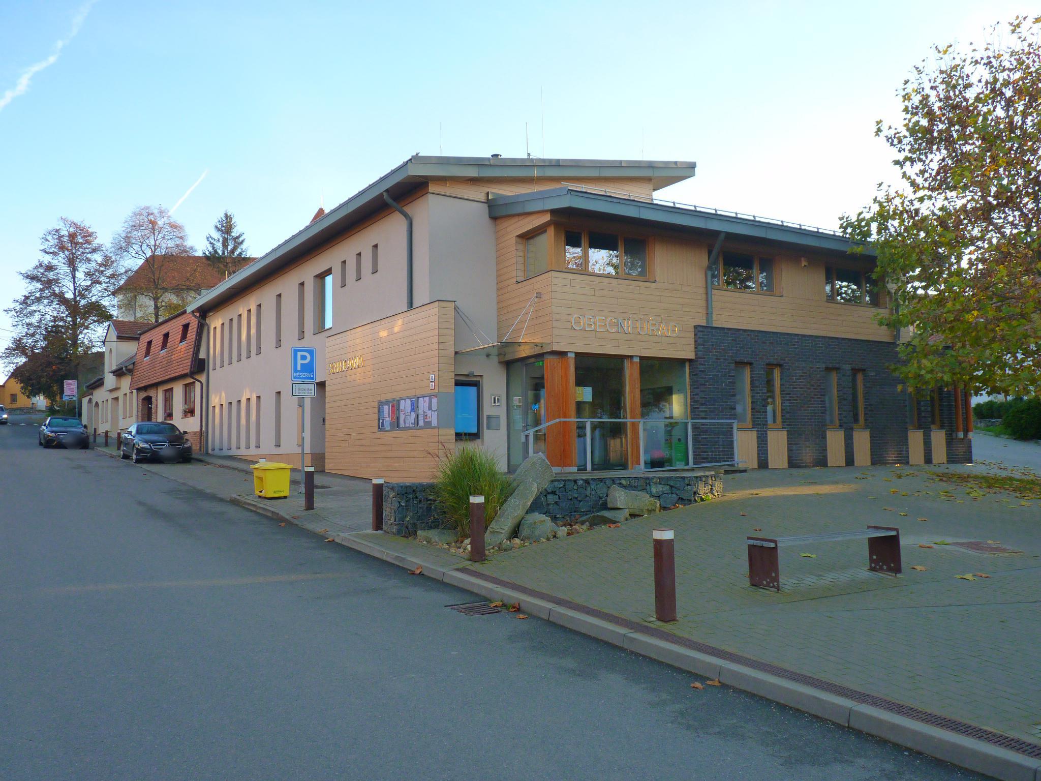 Moravany - obecní úřad foto 3