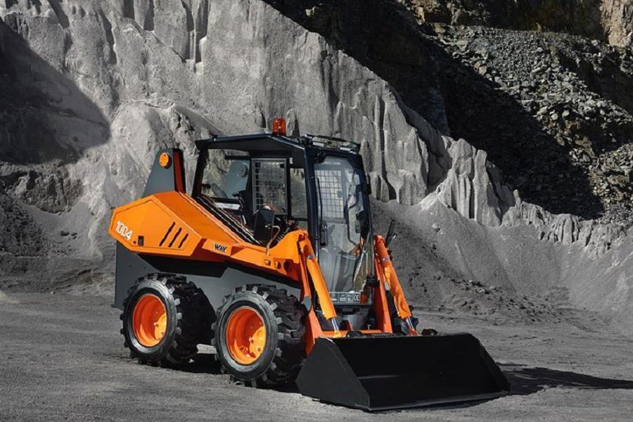 Smykový nakladač Locust 1004 - novinka