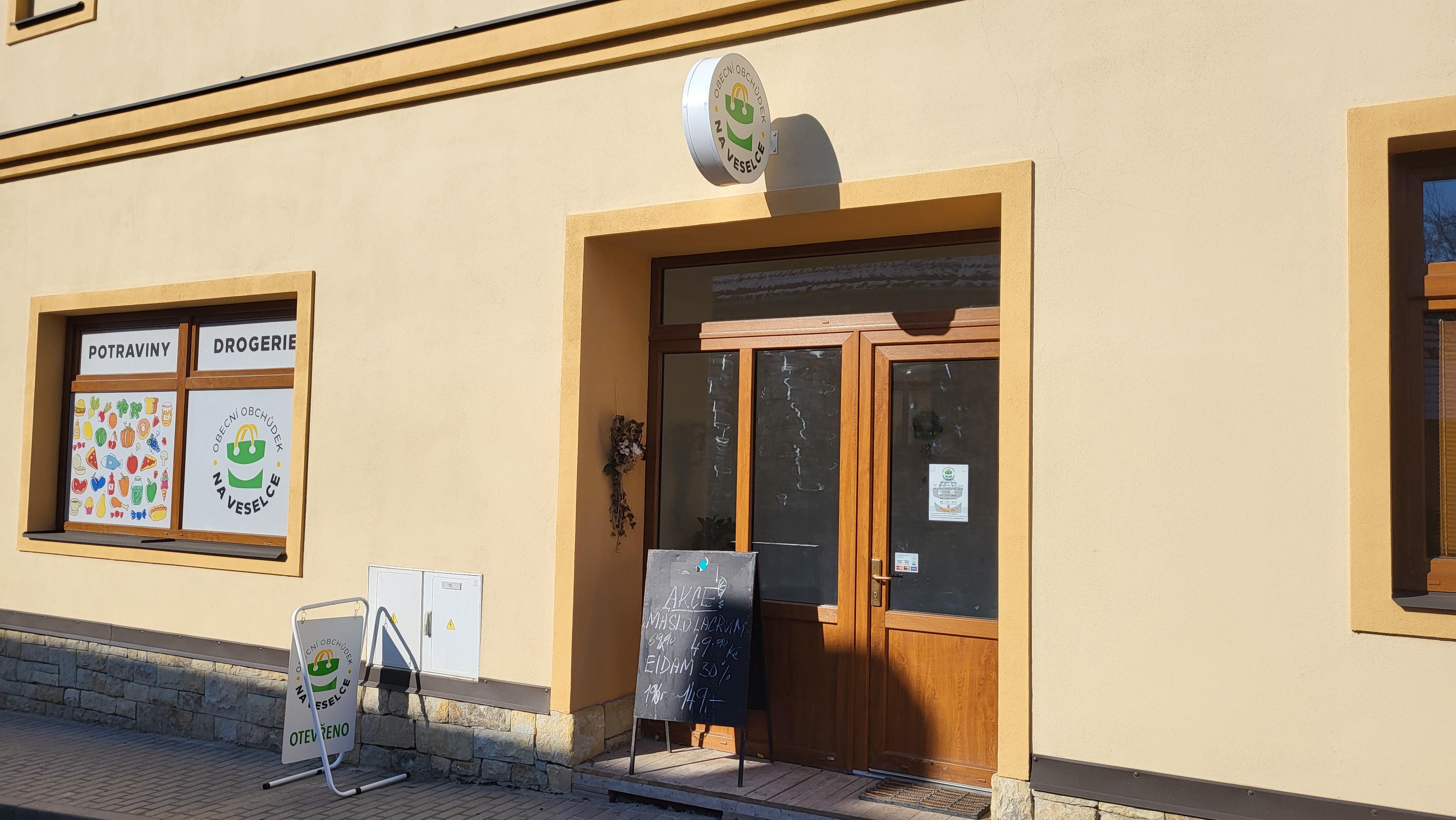 Obecní obchůdek a bistro na Veselce foto 2