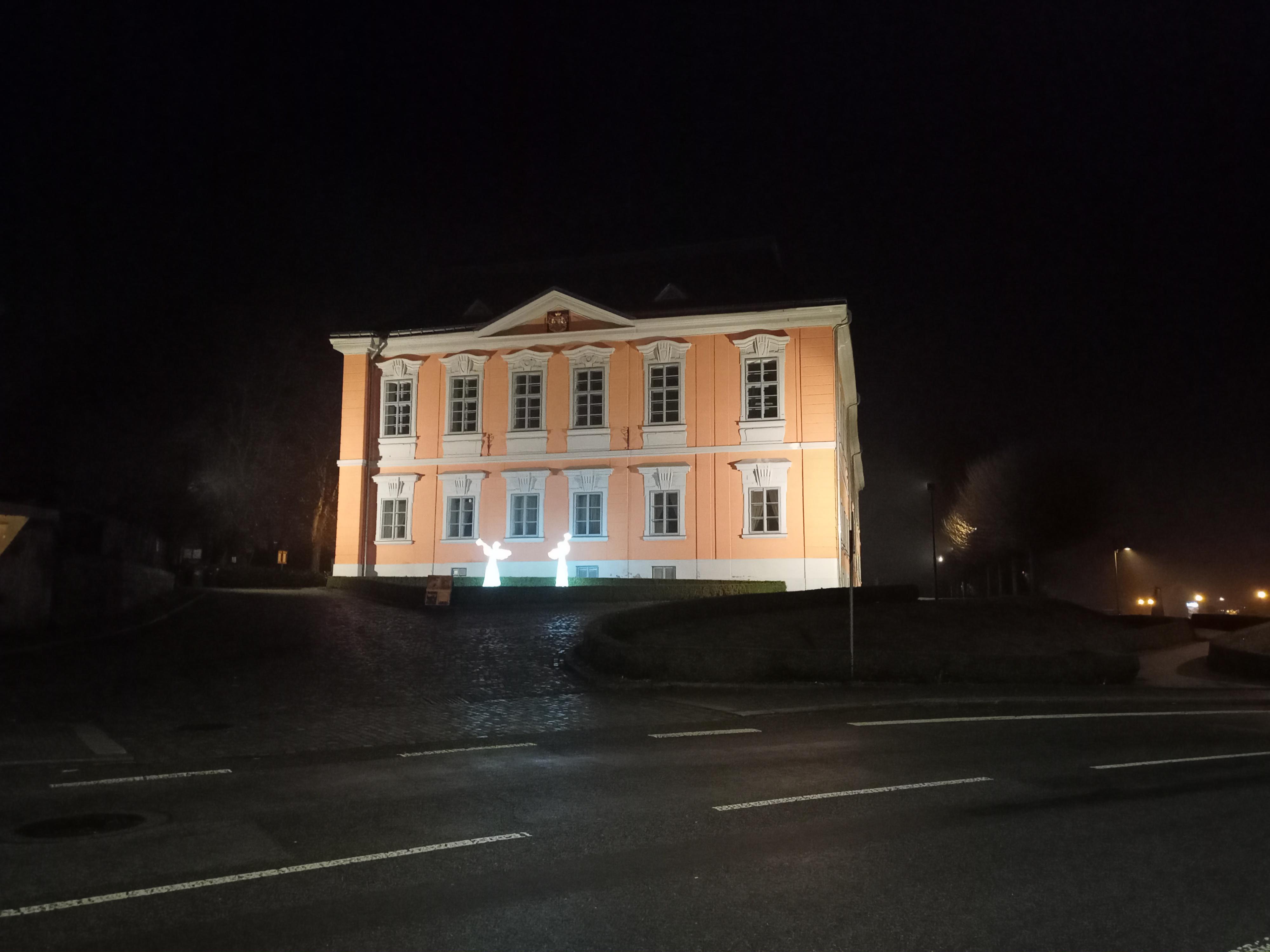 Městská knihovna Lomnice nad Popelkou foto 2