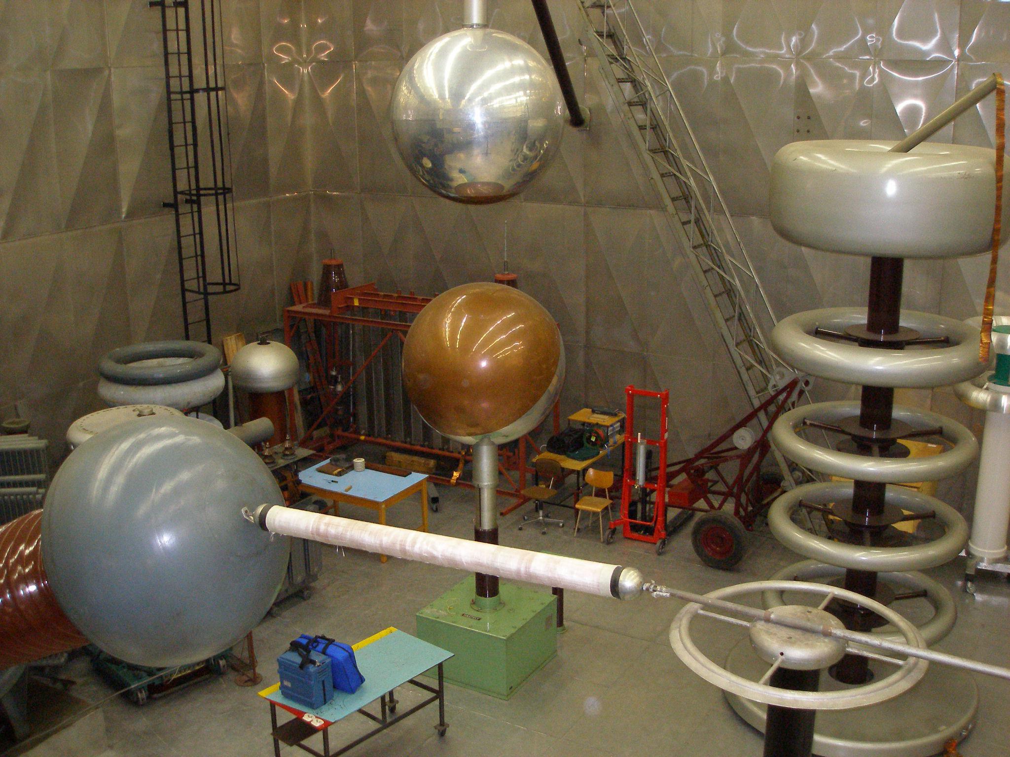 České vysoké učení technické v Praze - Fakulta elektrotechnická foto 3