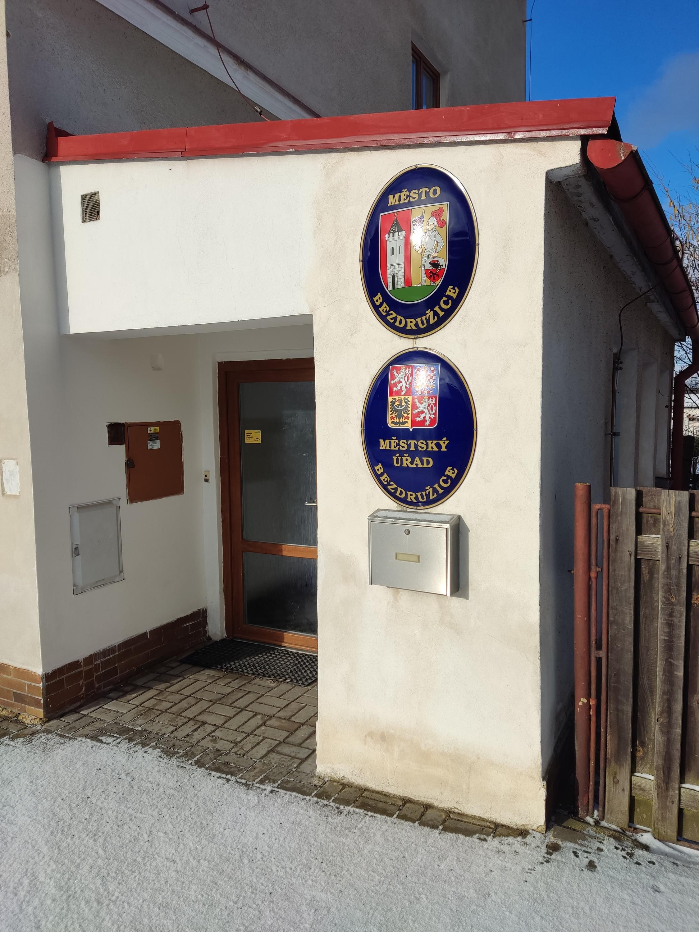 Bezdružice - městský úřad foto 2
