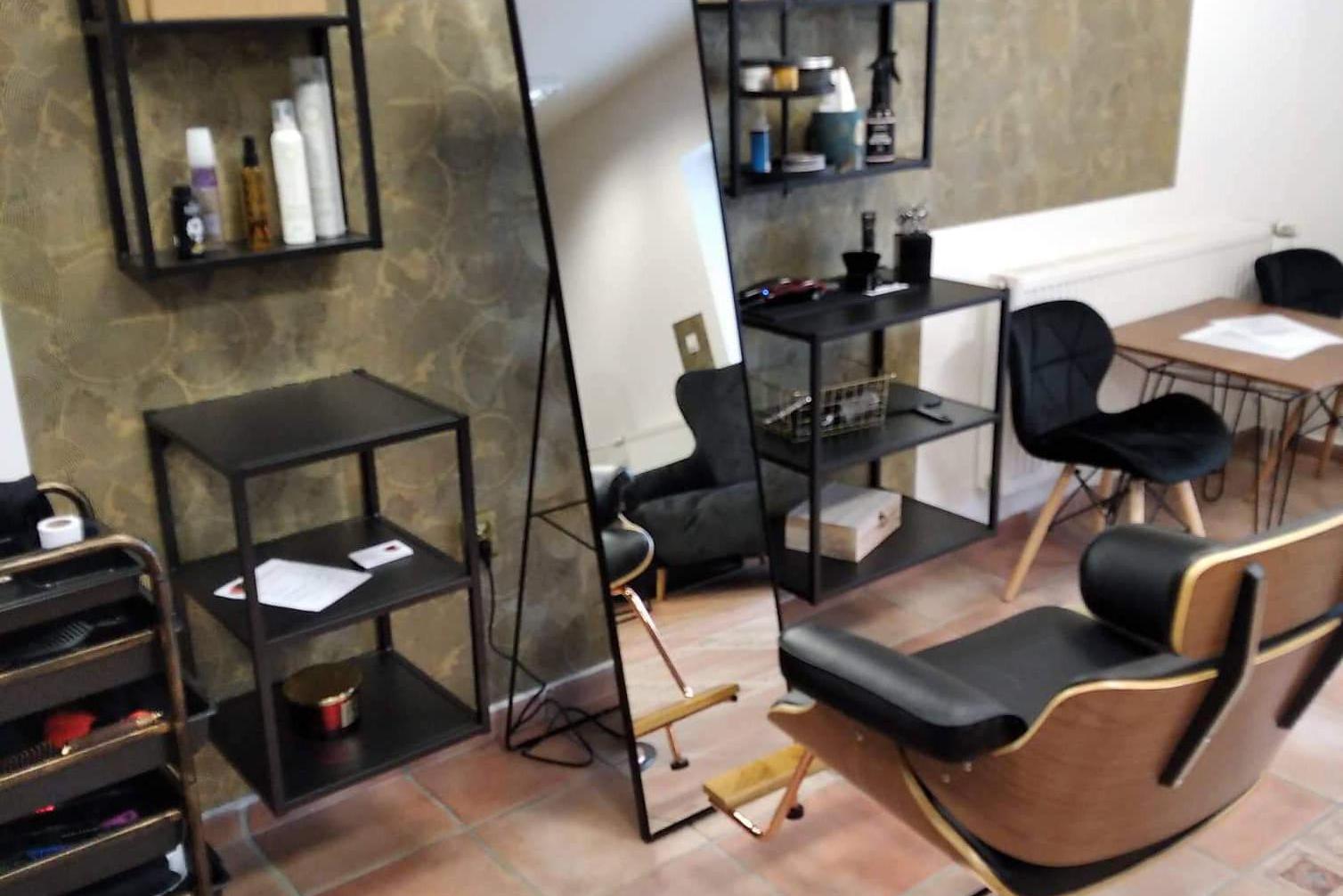 Marie Strnadelová - Pánské kadeřnictví