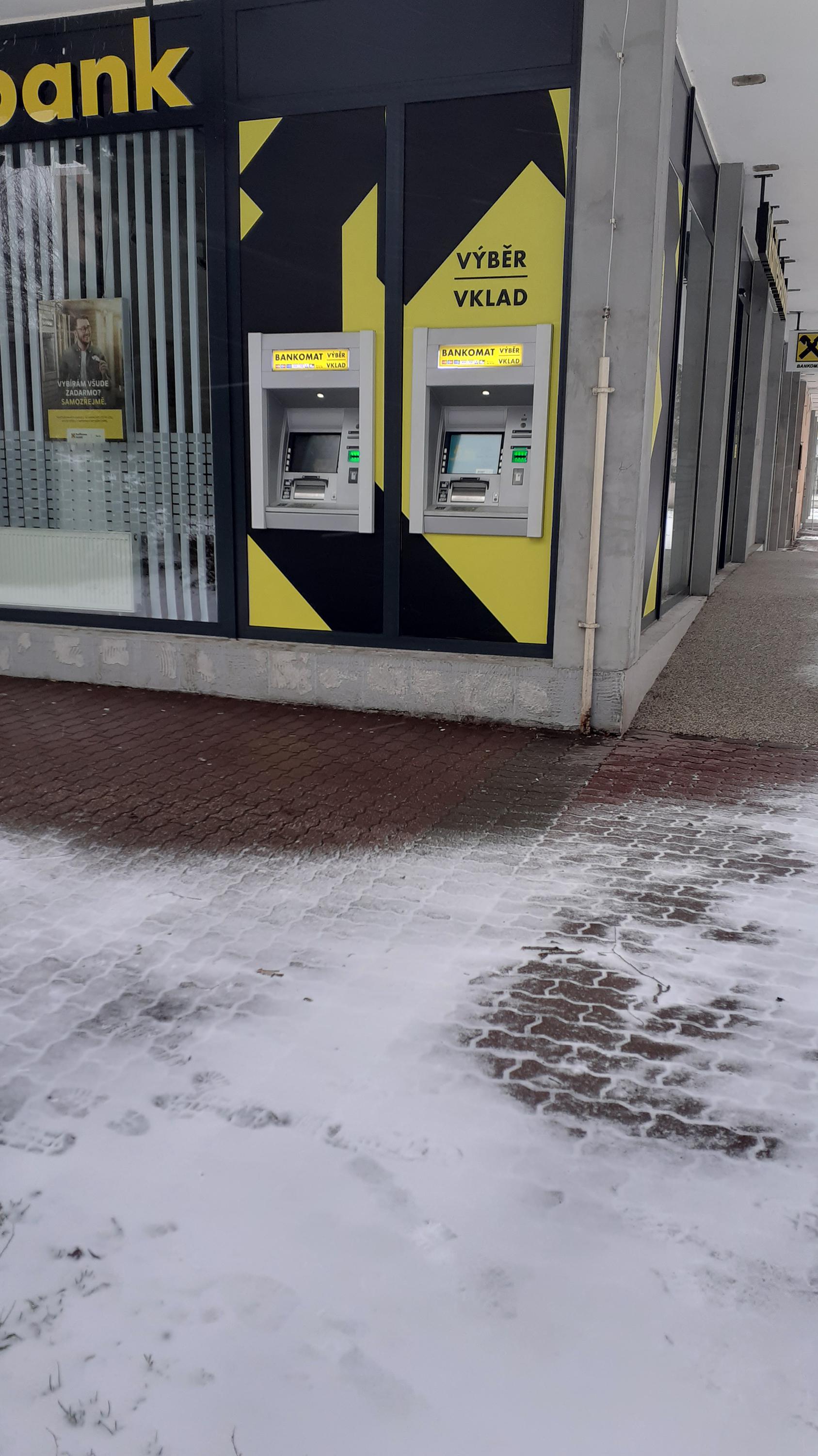 Raiffeisenbank - bankomat foto 2