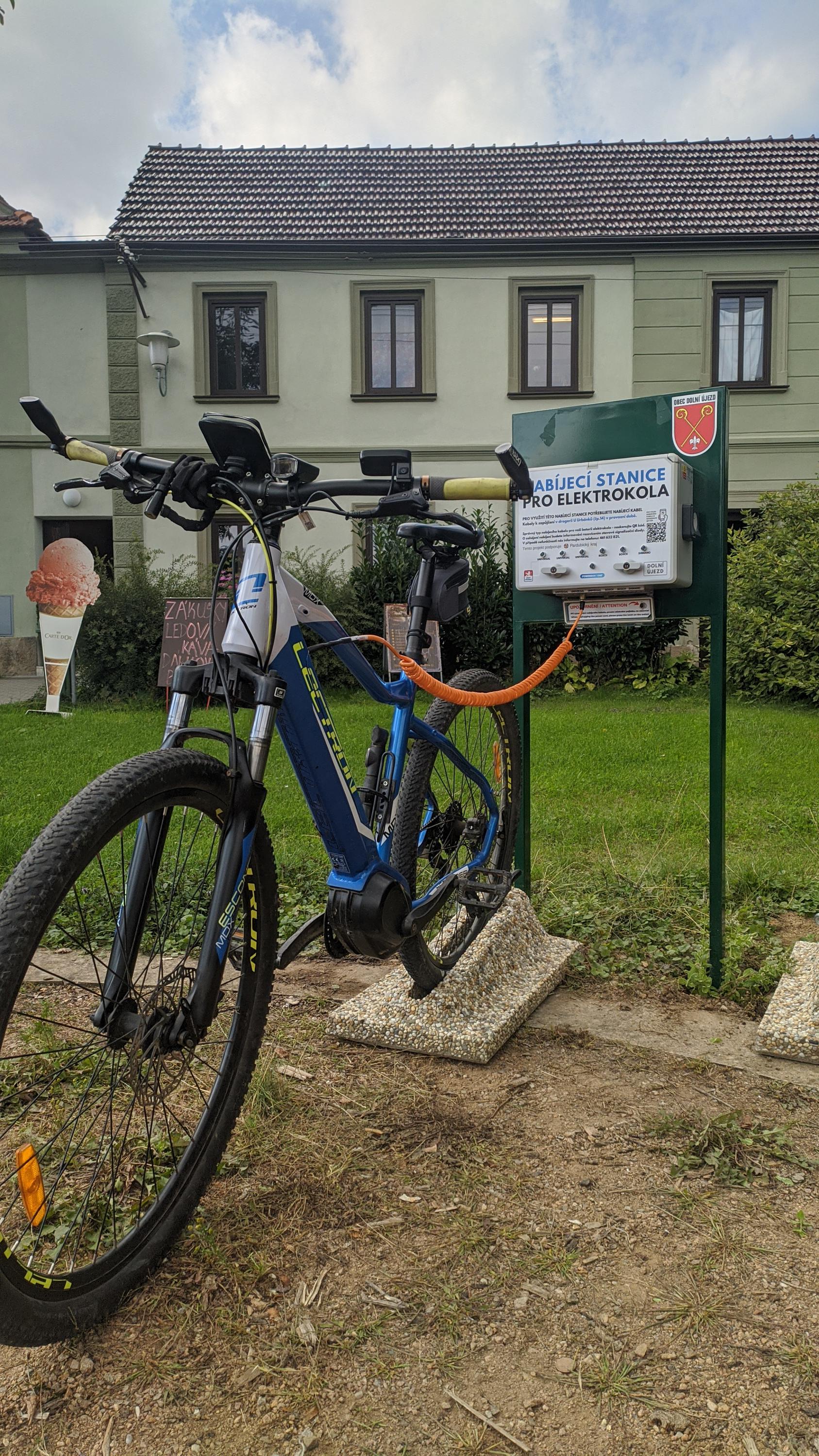 Nabíjecí stanice Obec Dolní Újezd foto 2