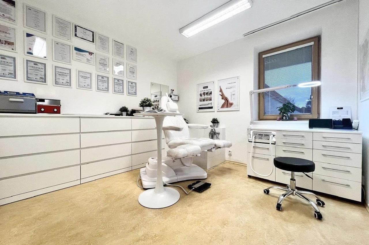 ODBORNÁ A WELLNESS PEDIKÚRA - Irena Tranová