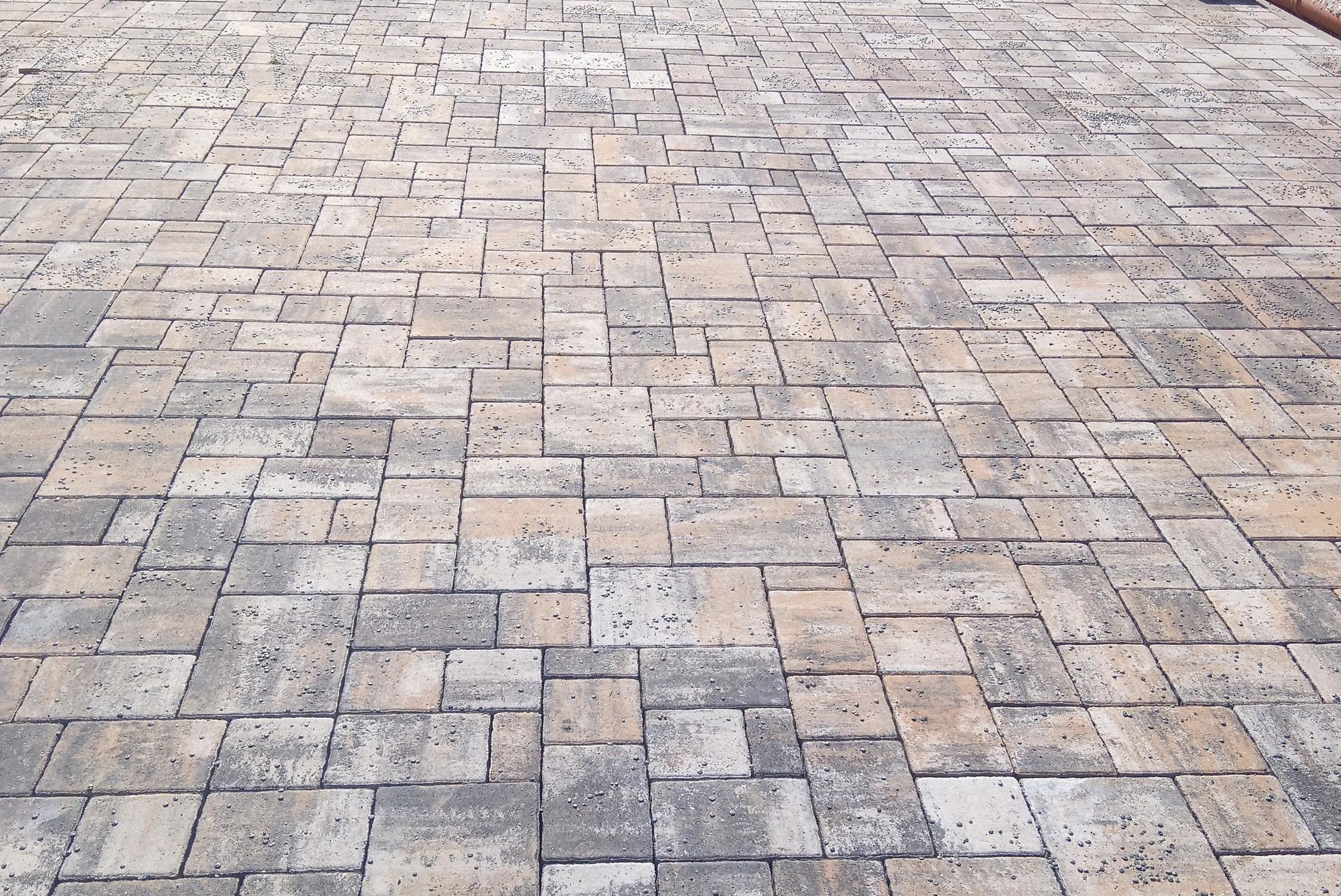 Zámková dlažba - Jan Oprish