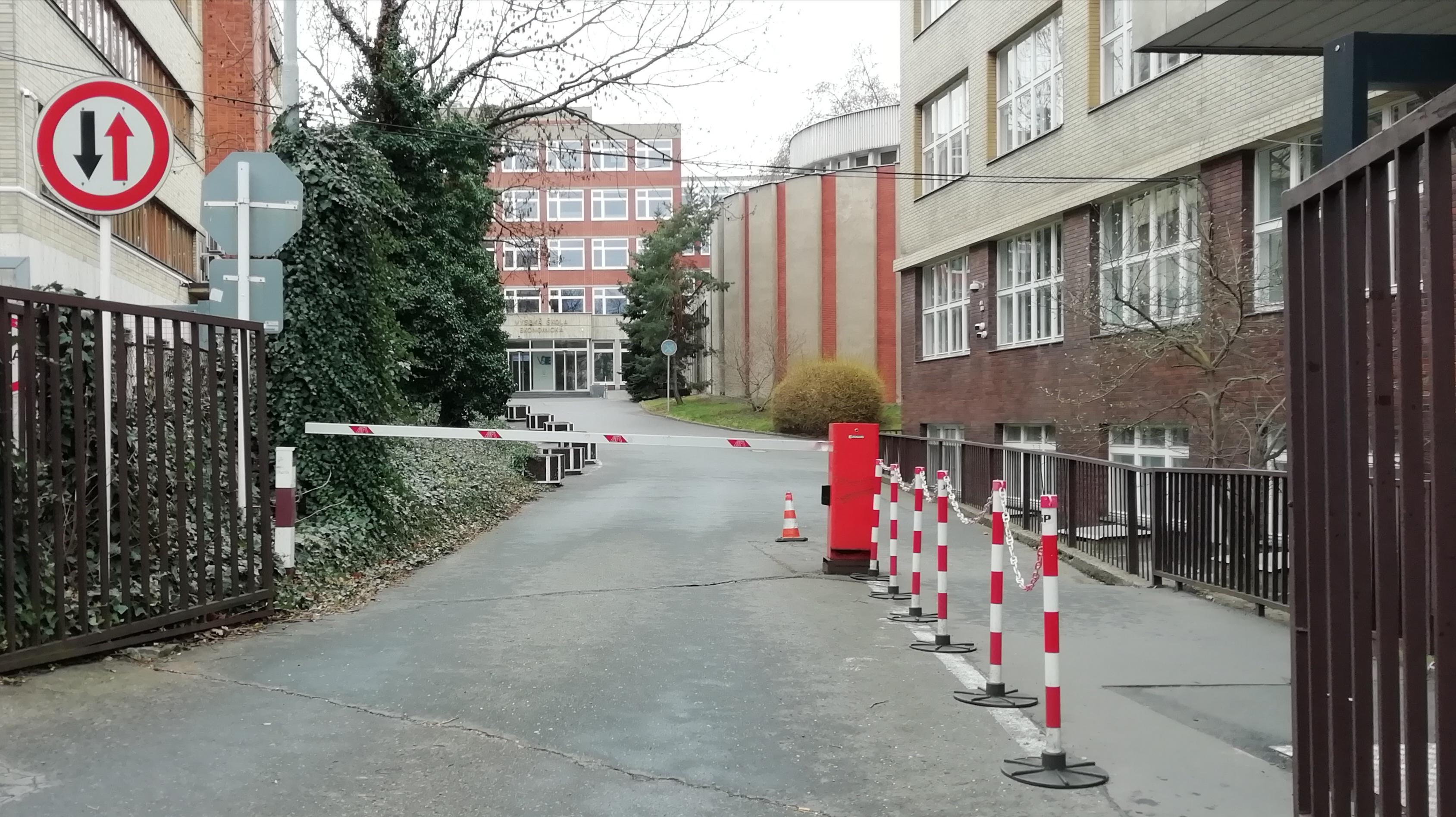 Vysoká škola ekonomická v Praze foto 5