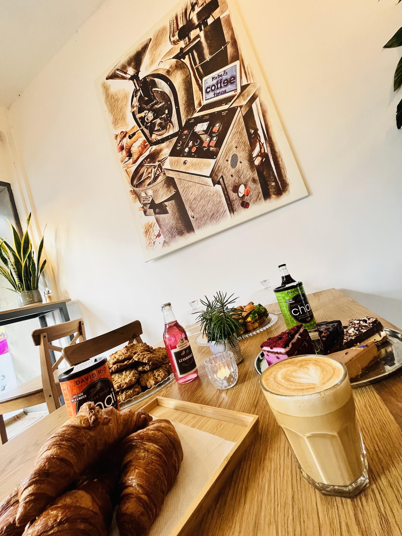Rebel's Coffee House - kavárna s pražírnou foto 5