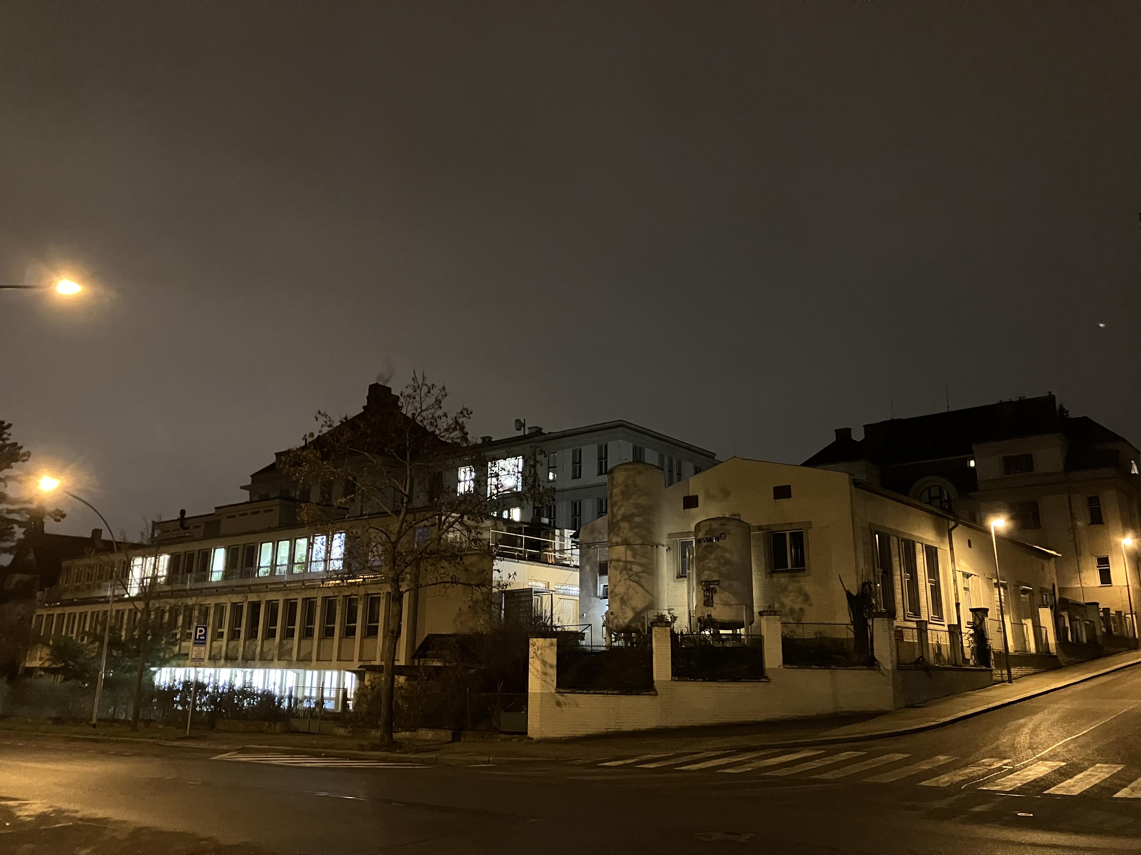 Fyzikální ústav AV ČR, v.v.i. foto 2