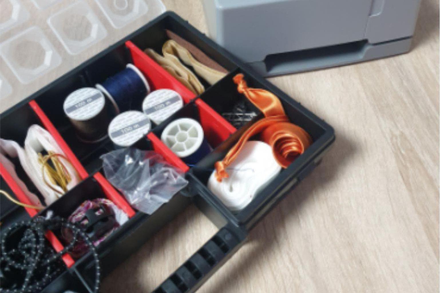 Švadlenka, pradlenka, oprava oděvů praní a žehlení pro domácnost