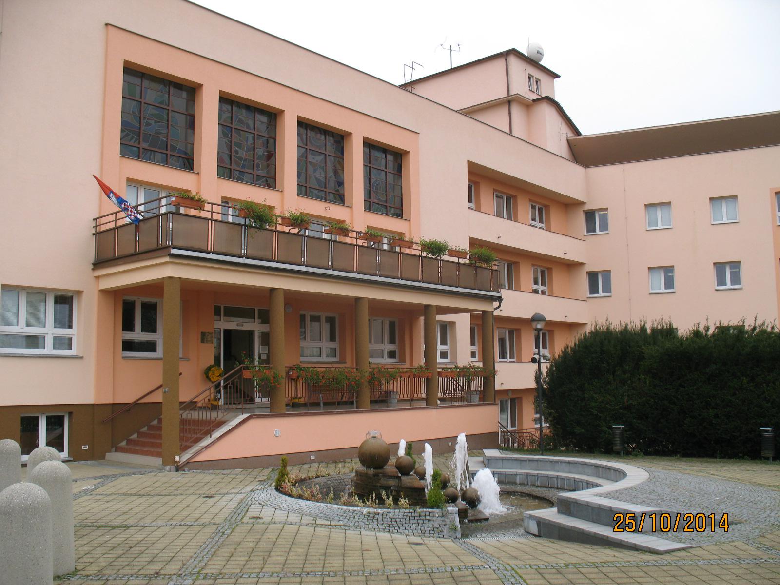 Domov u fontány foto 2