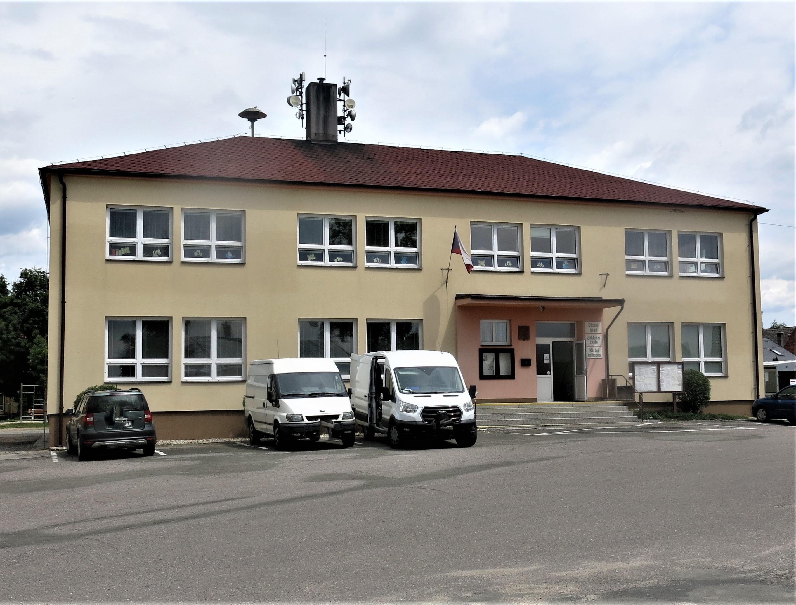 Jivina - obecní úřad foto 1