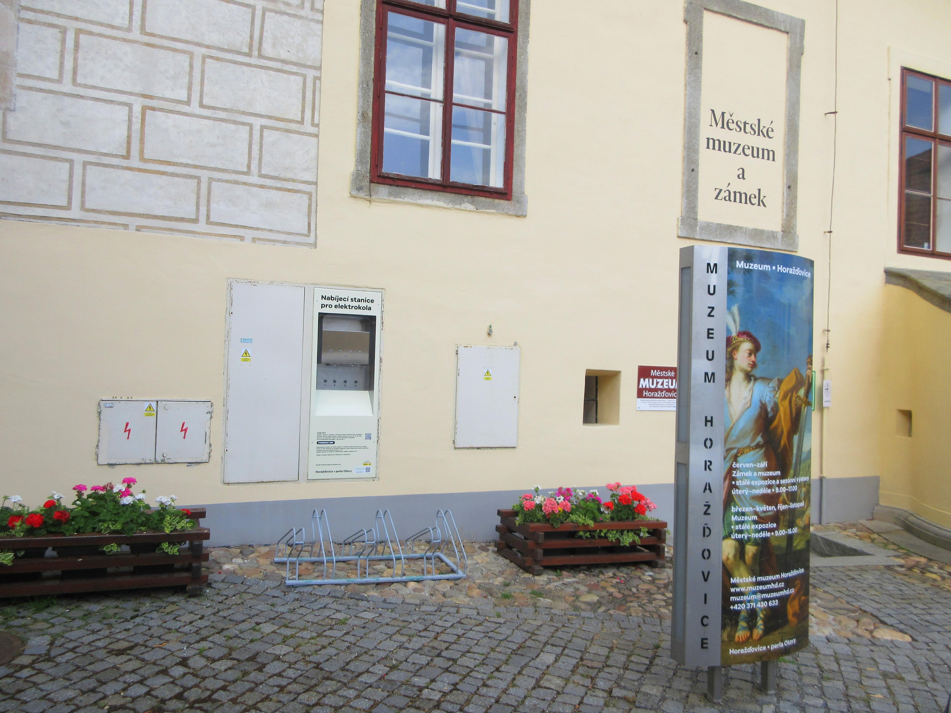Nabíjecí stanice Turistické informační centrum Horažďovice foto 4