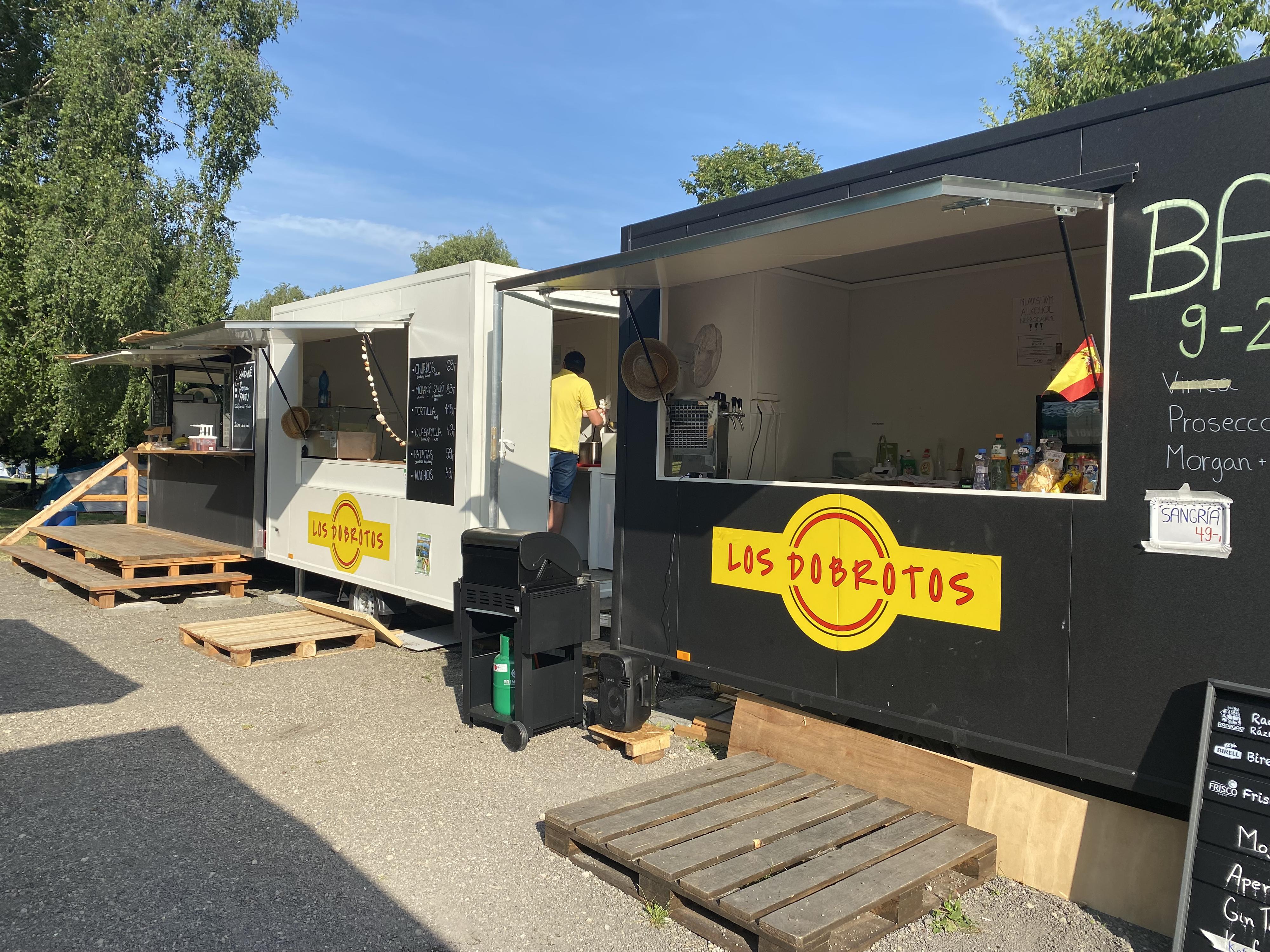 Street Food Market Los Dobrotos