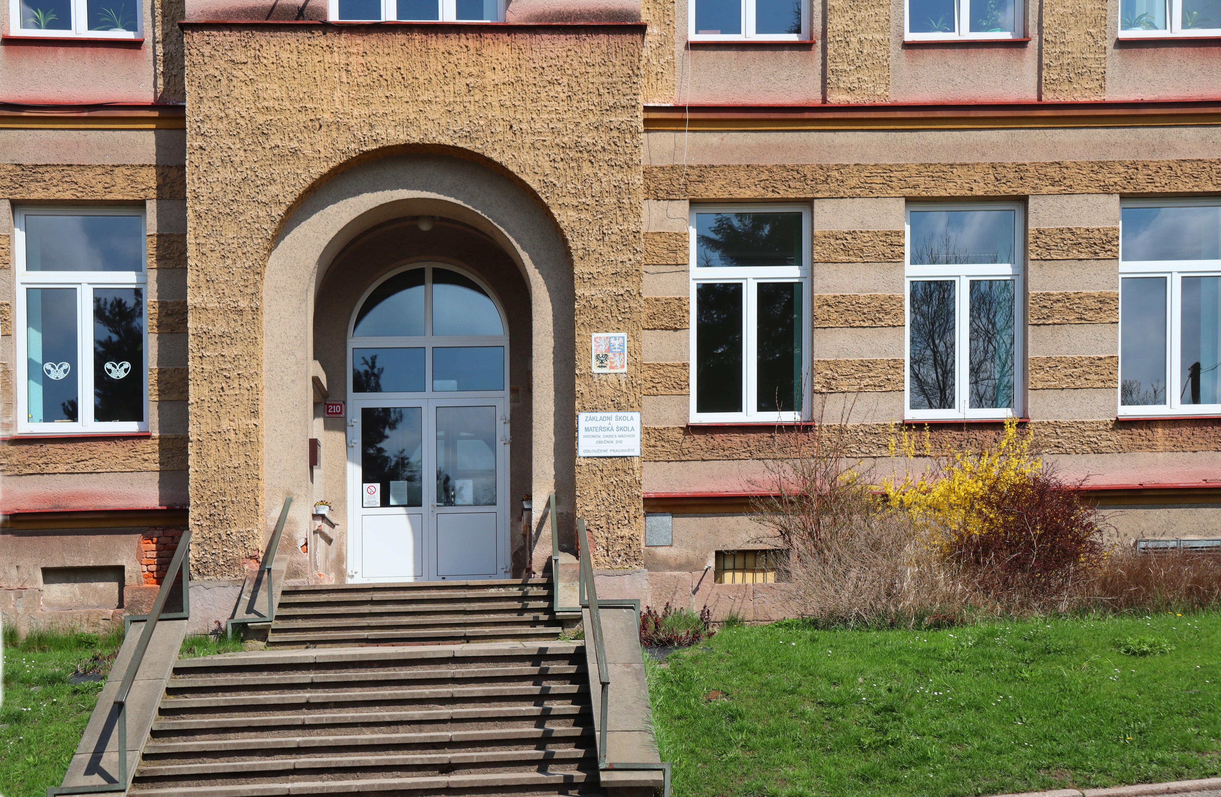 ZŠ Hronov, Zbečník foto 4