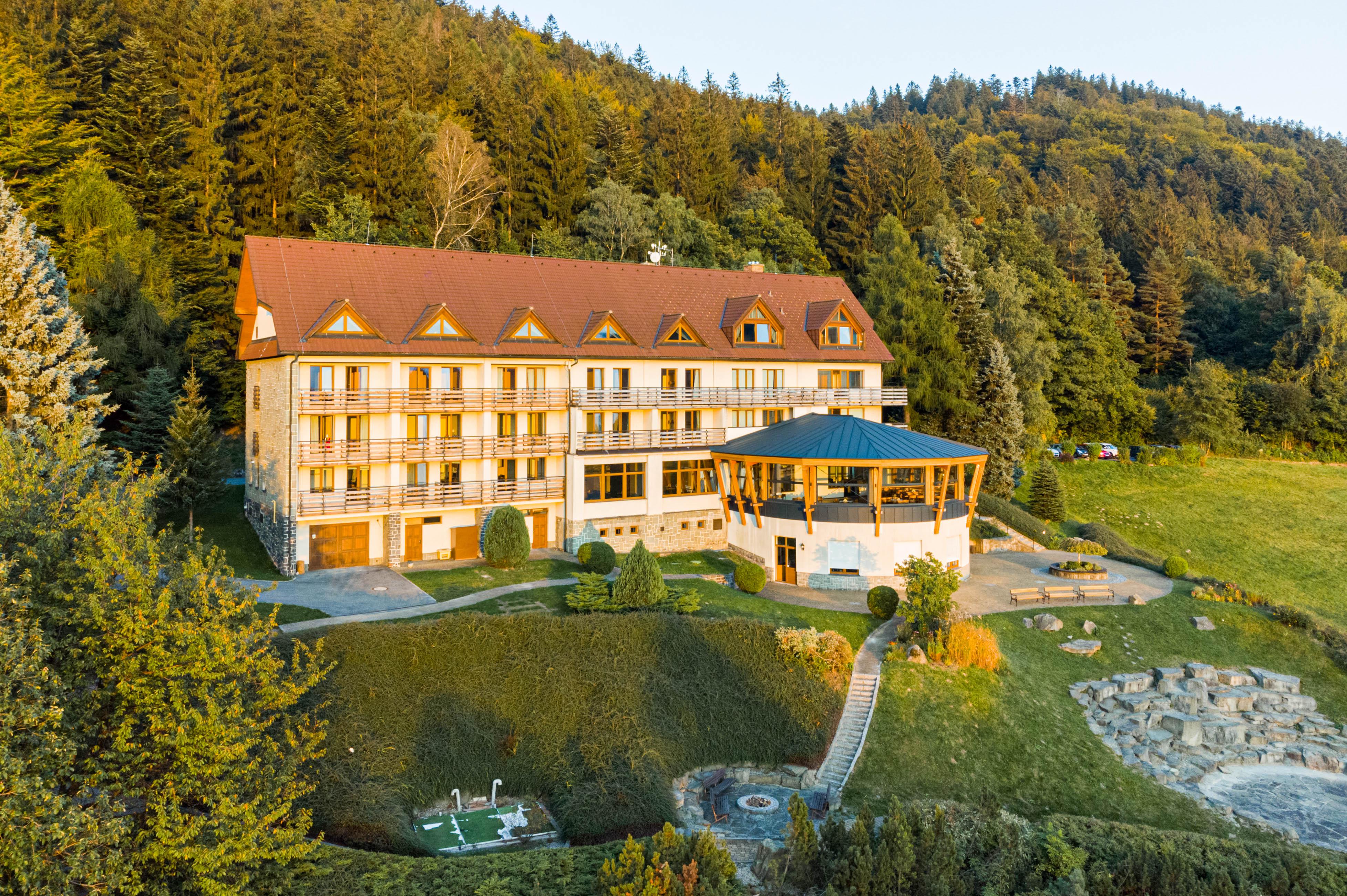 Konferenční centrum Malenovice (Hotel a roubenky)