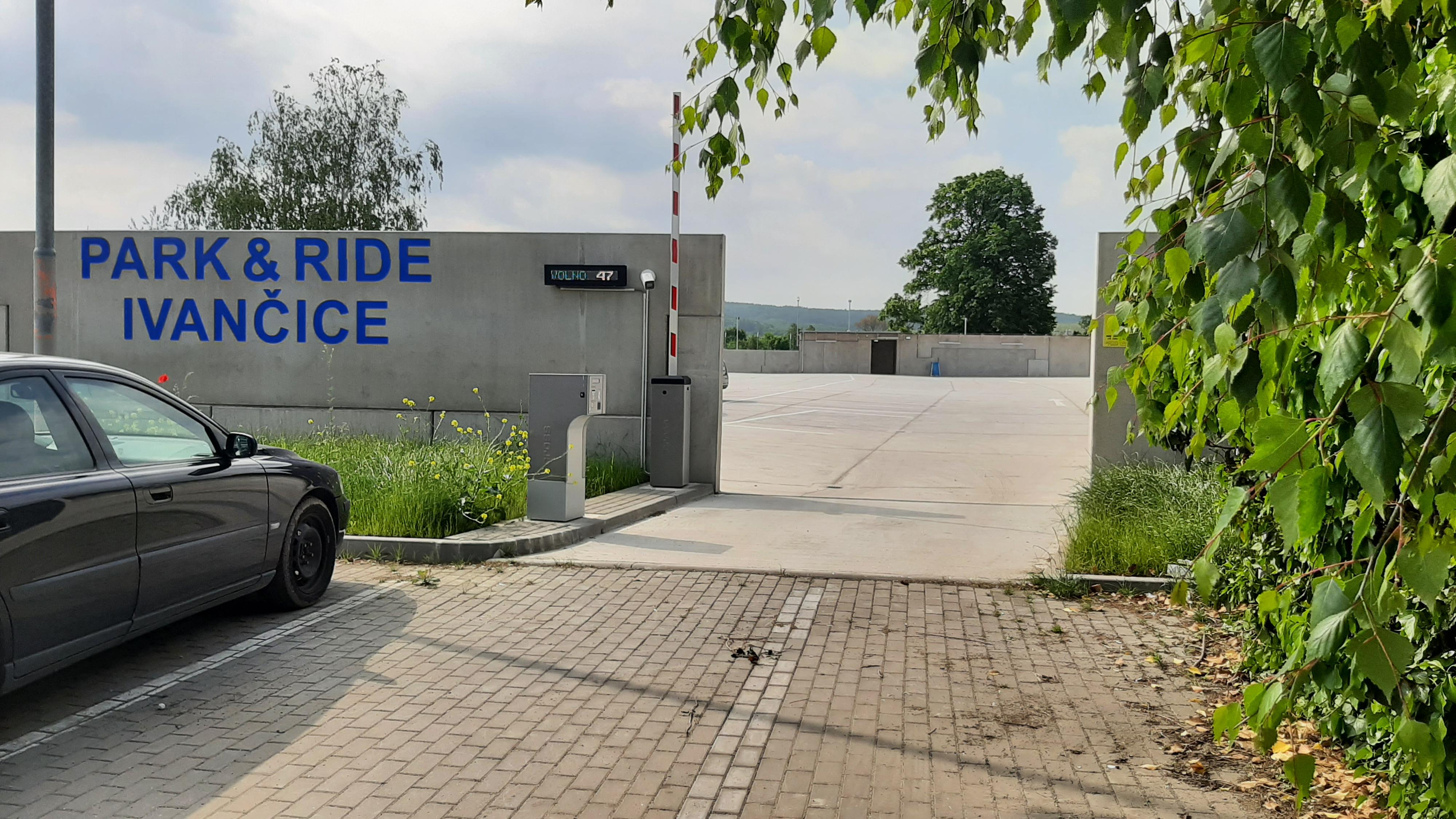 Parkovací dům P+R Ivančice foto 2
