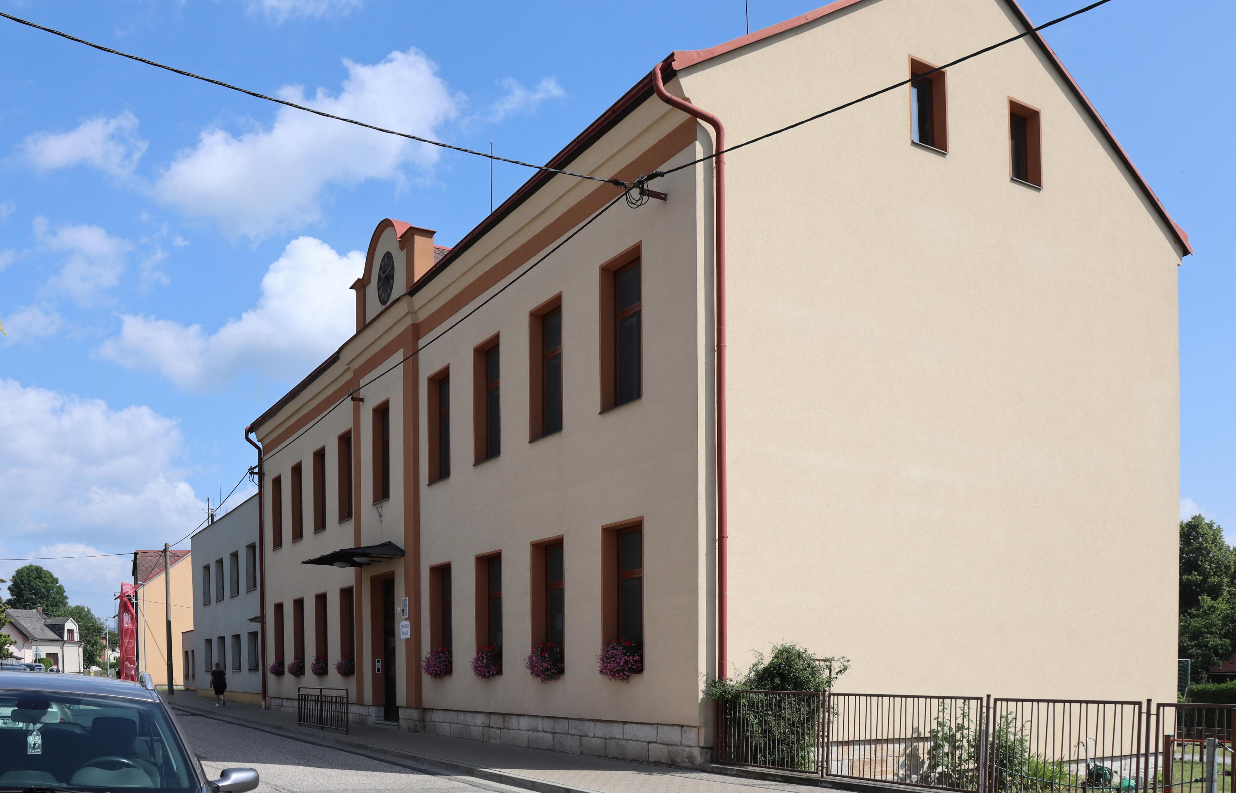 ZŠ Červený Kostelec, Bratří Čapků