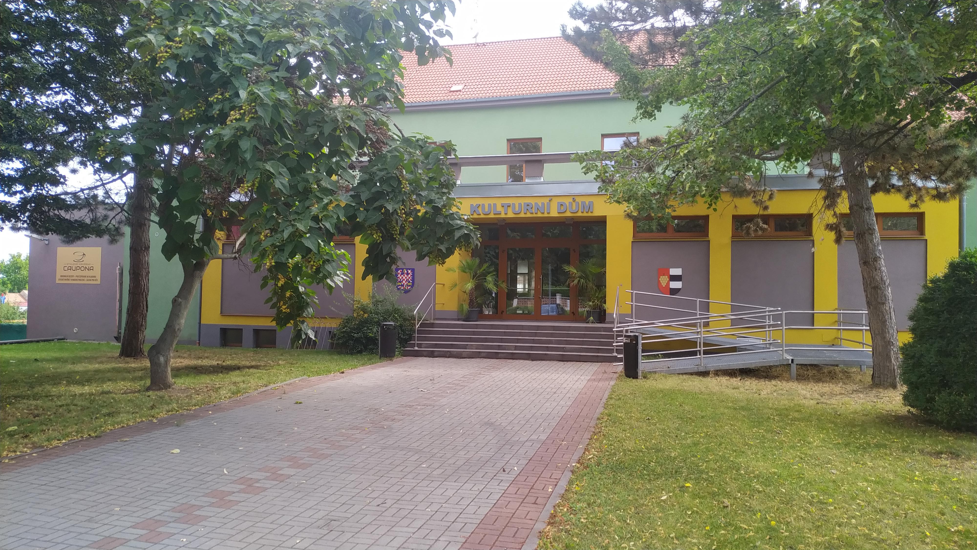 Kulturní dům Prušánky foto 2