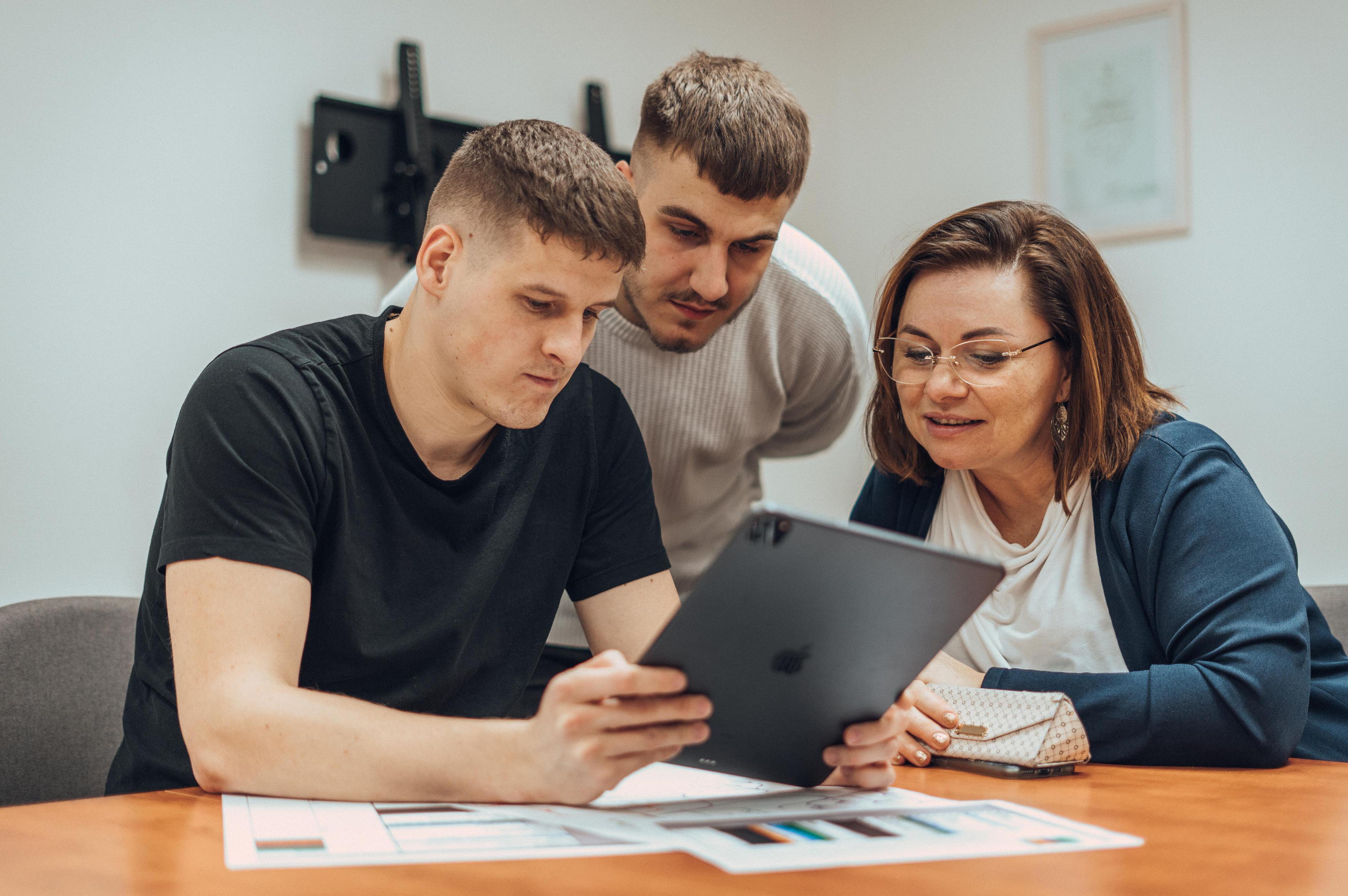 Media Walk marketing & education