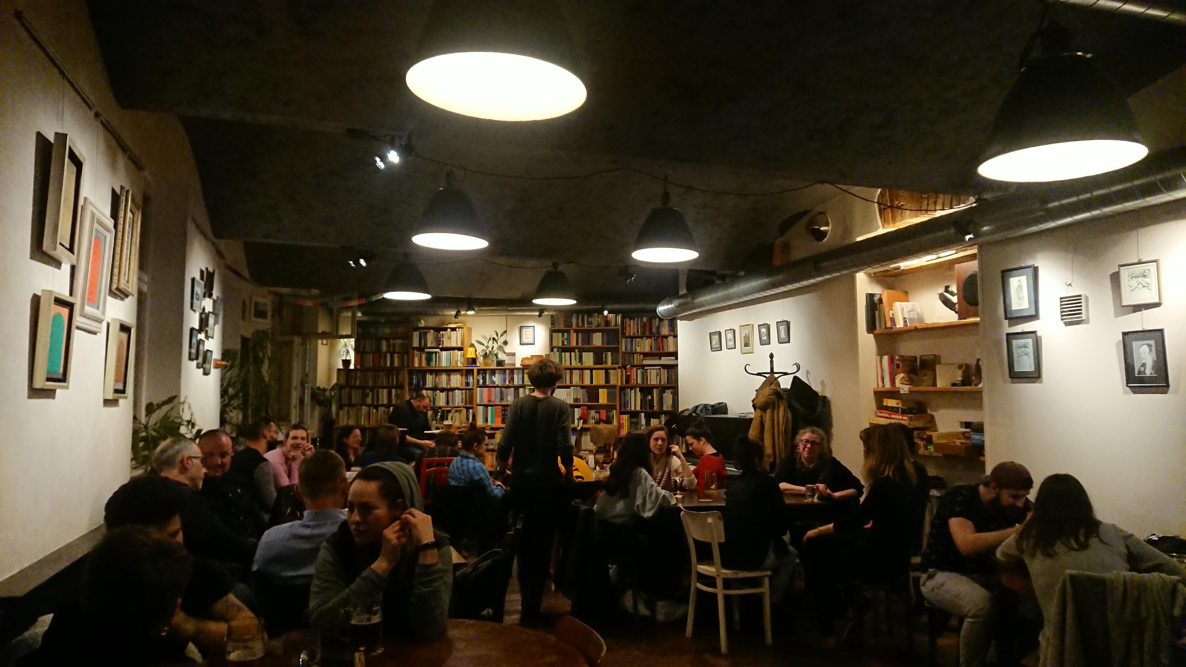KAFE NŮŽKY PAPÍR foto 5