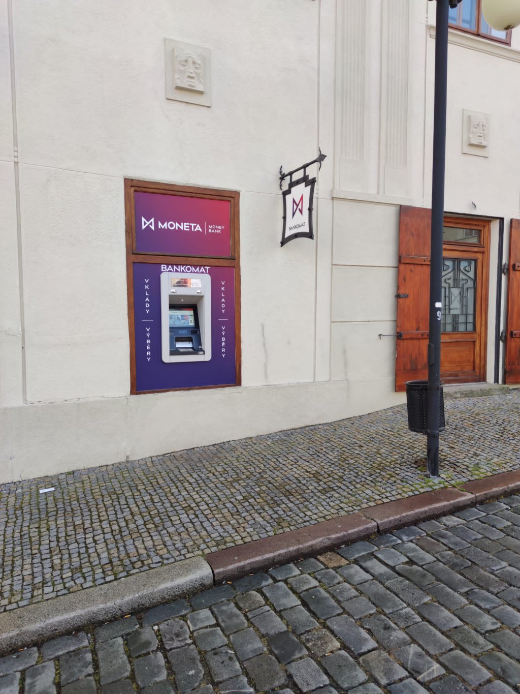 Bankomat MONETA Bank vkladový foto 2