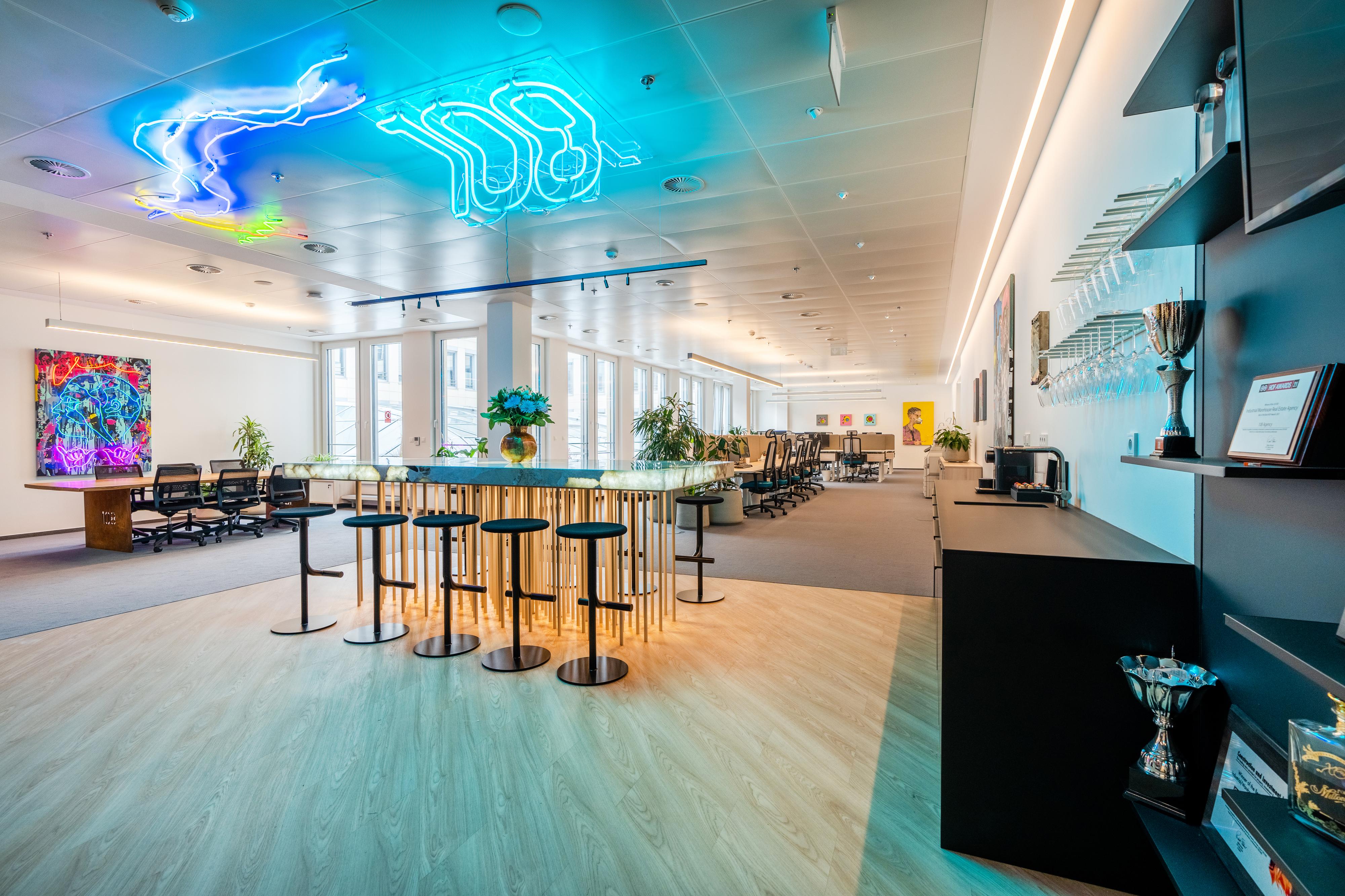 108 REAL ESTATE foto 2