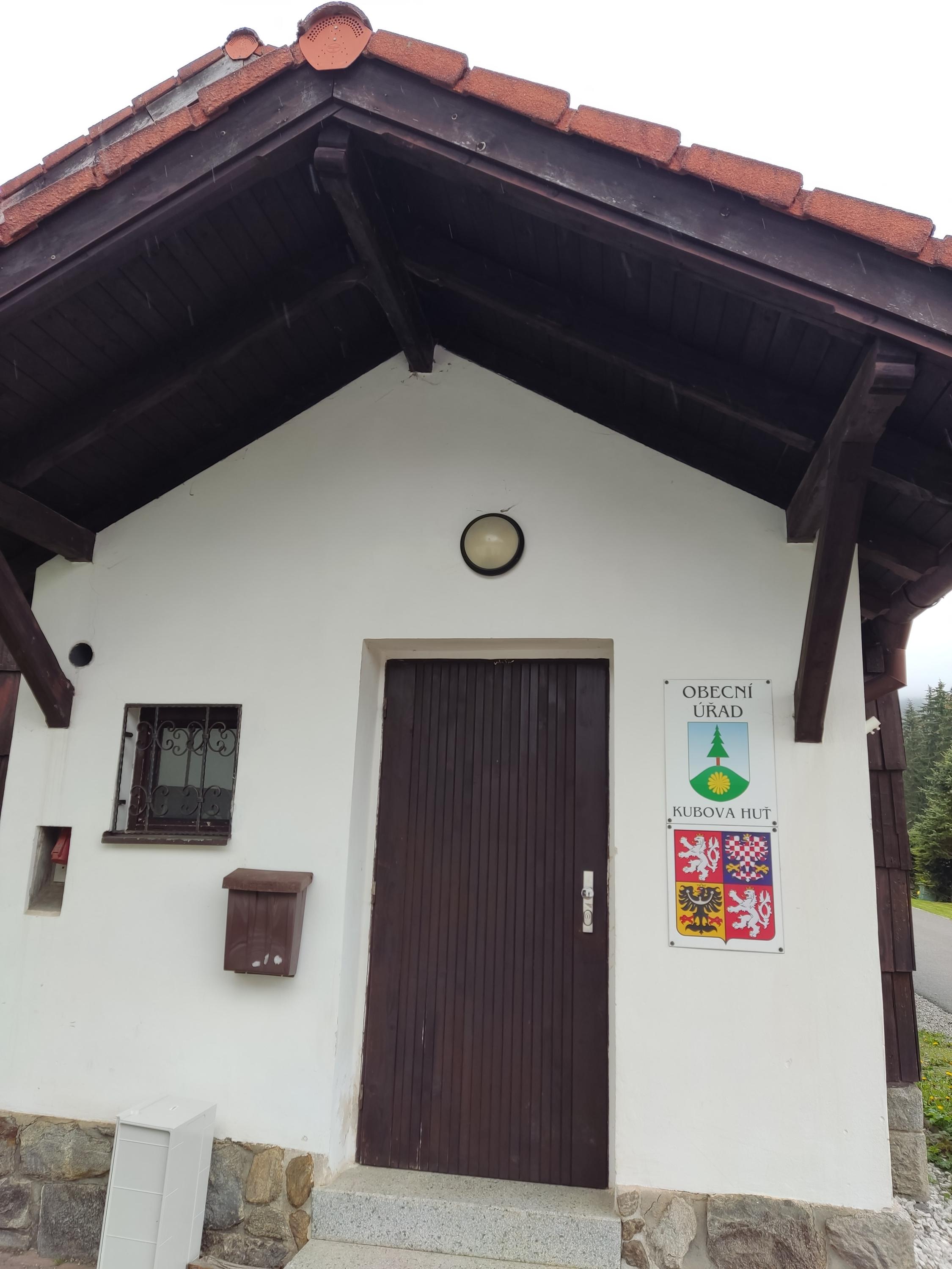 Kubova Huť - obecní úřad foto 4