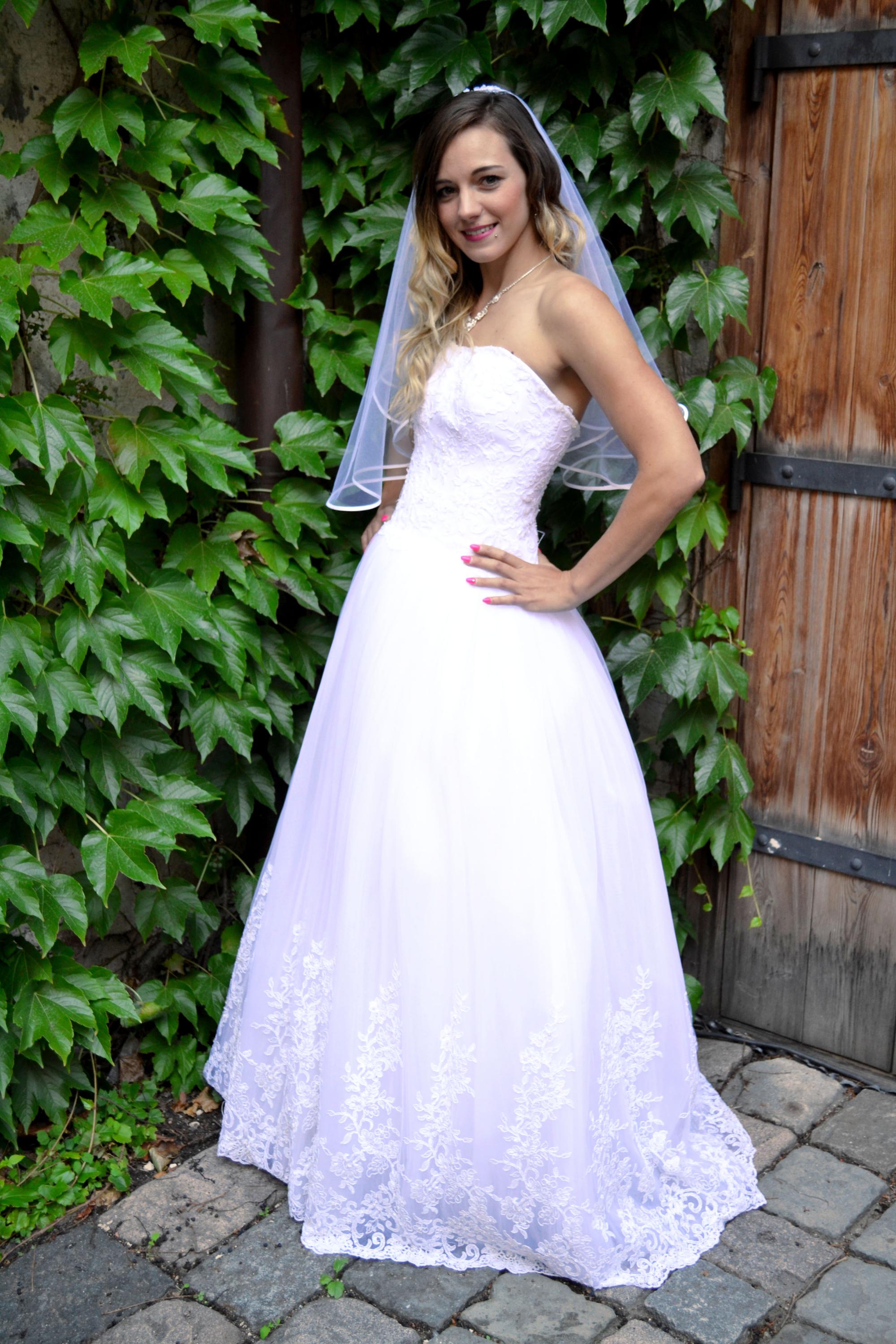 Laven půjčovna šatů foto 2