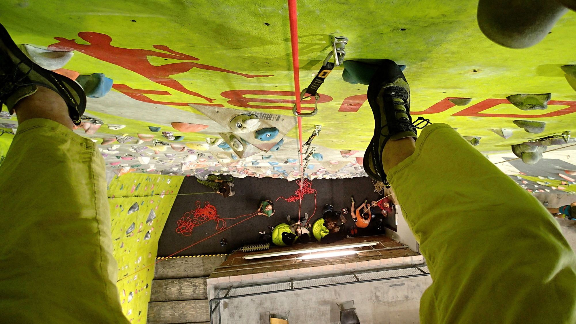 Lezení na zkoušku – umělá horolezecká stěna