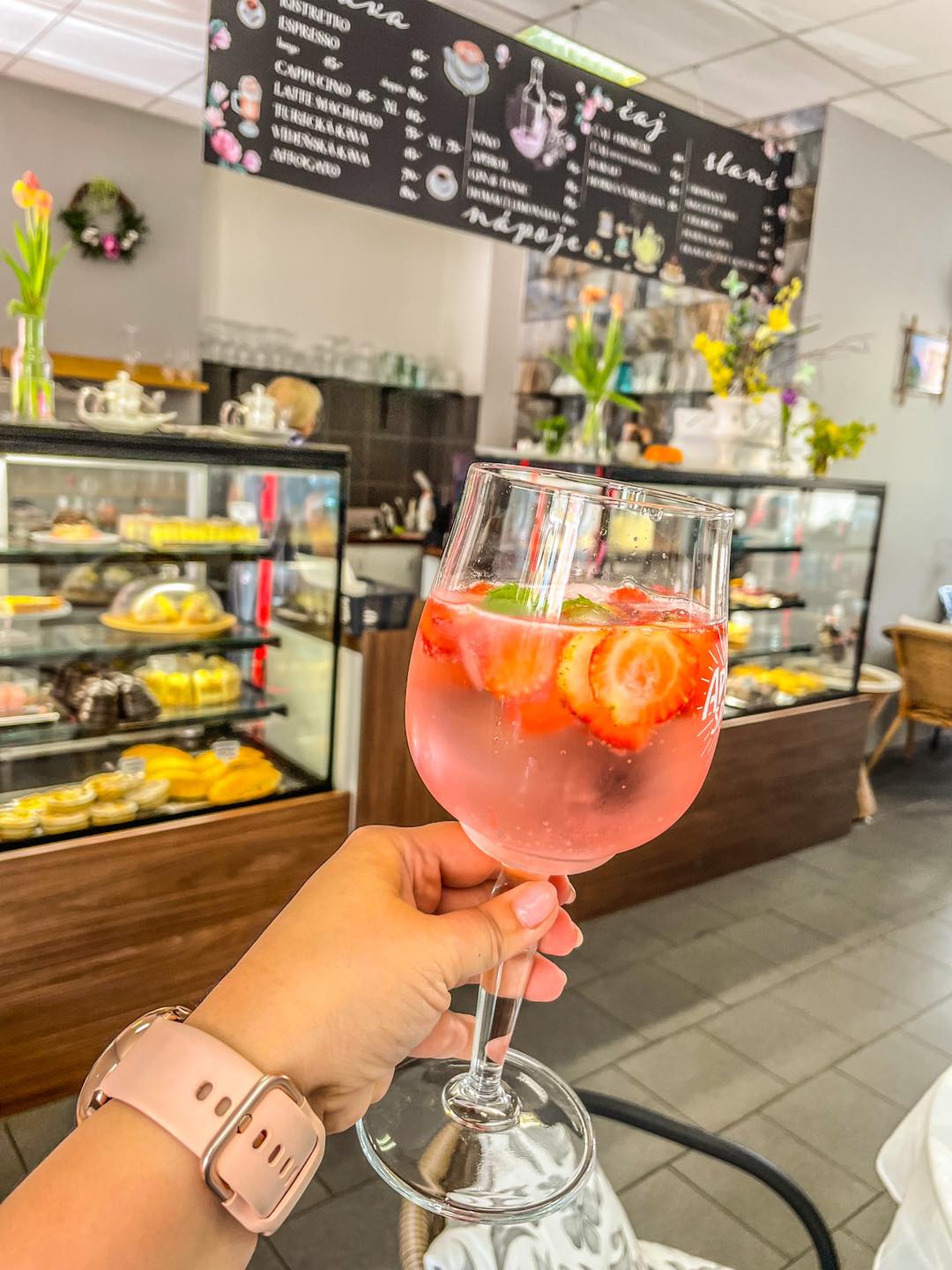 Cafe na náměstí foto 5