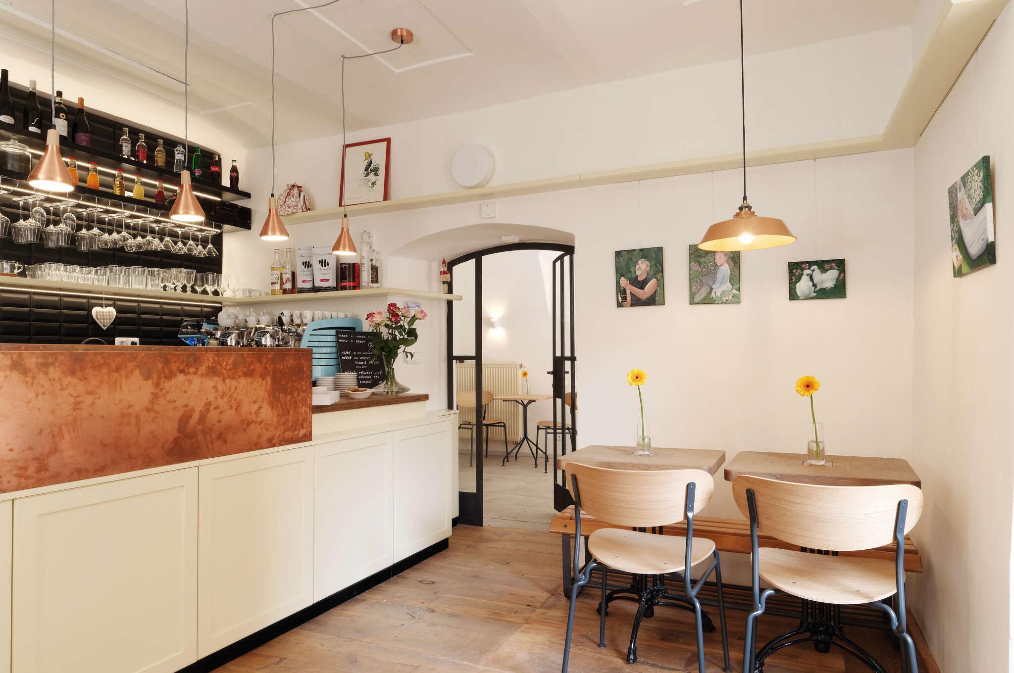 BONVIVÁN Cafe & Apartments