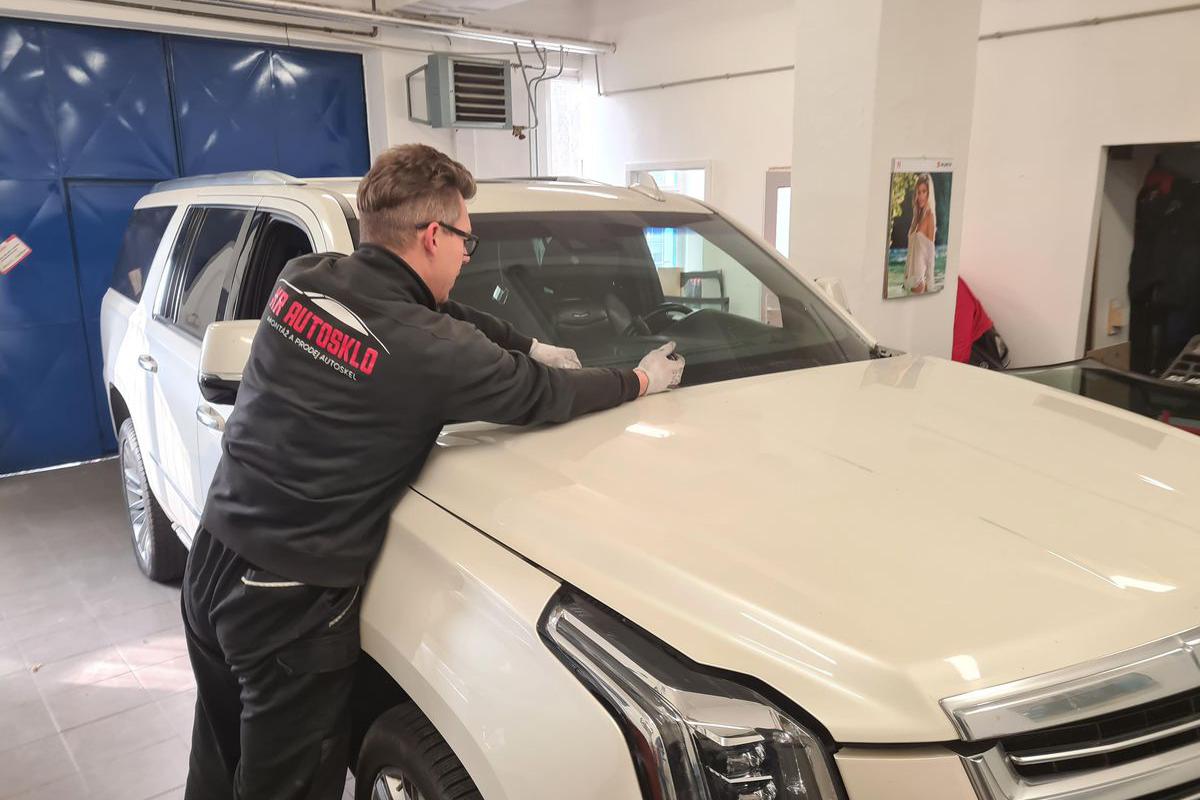 Oprava bodového poškození – zacelování