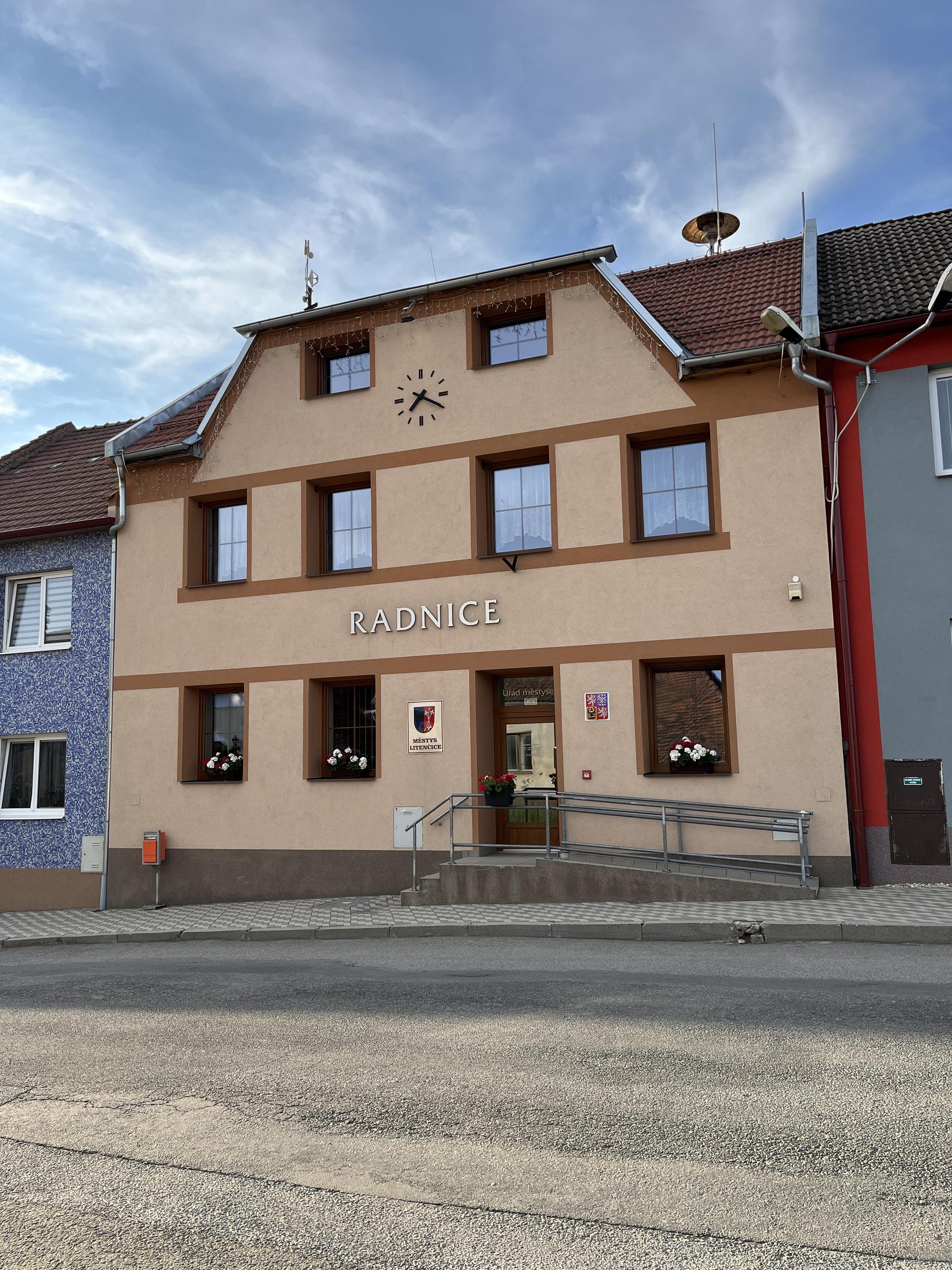 Litenčice - úřad městyse foto 5