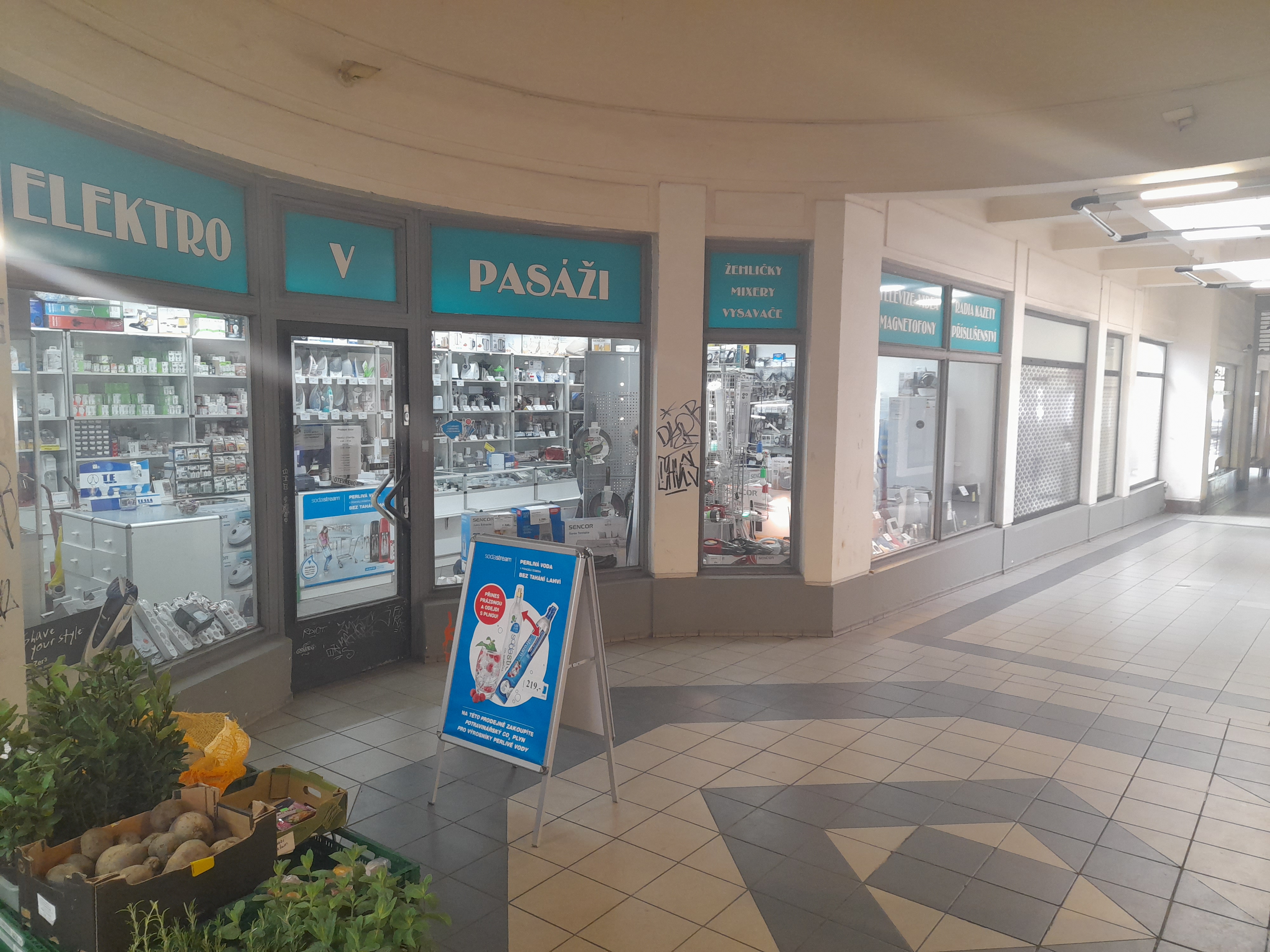 Elektro v pasáži foto 2